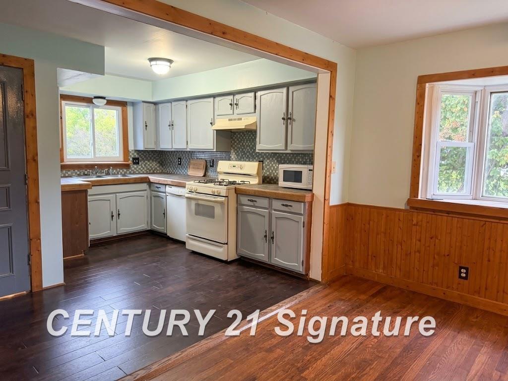 Photo 3 of Single family home for sale at 3244 S Center Rd, Burton, MI 48519 | MLS# 5050223494 | Listing updated on 2026-10-02