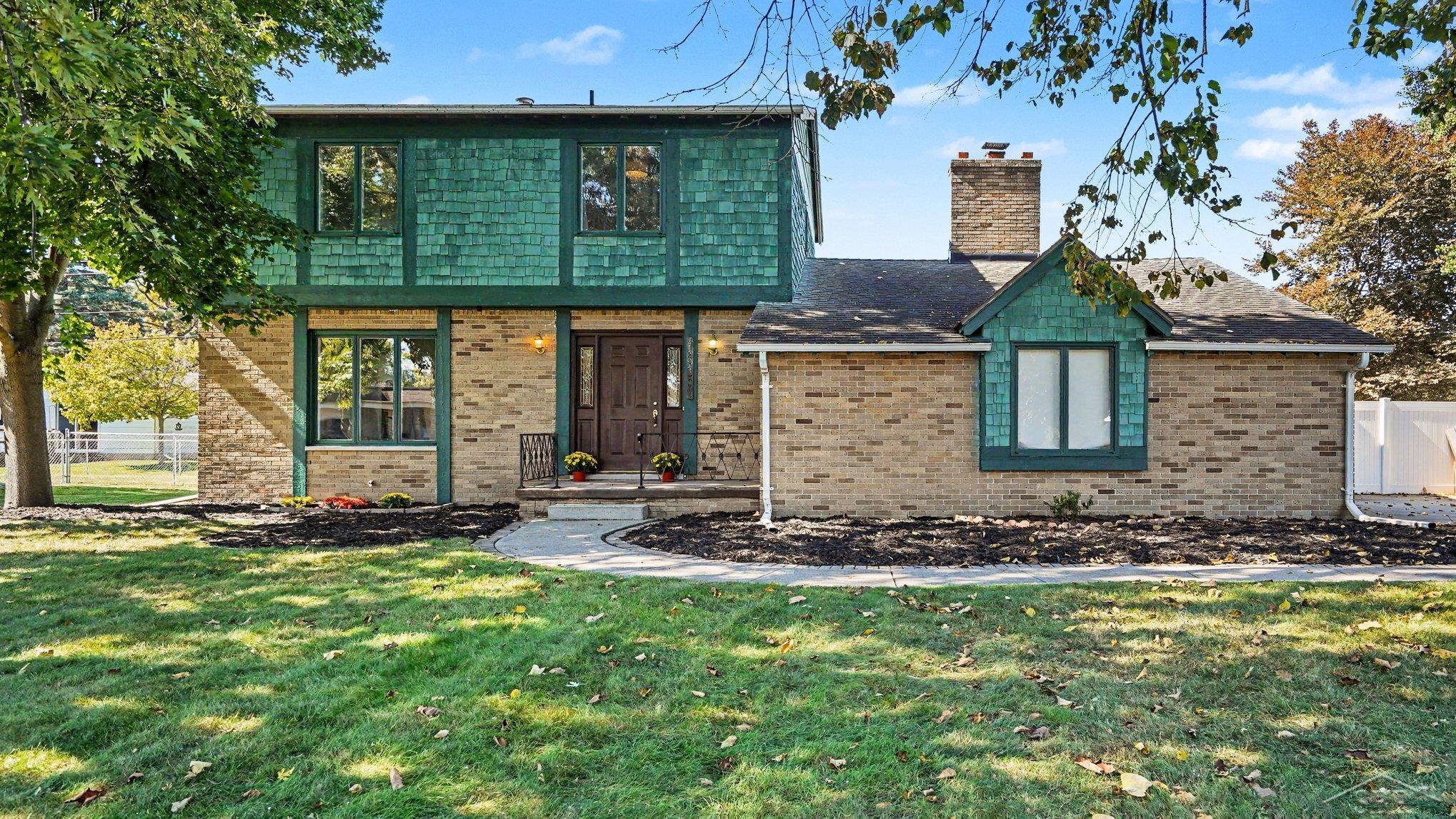 Photo 2 of Single family home for sale at 4464 W Park Dr, Bay City, MI 48706 | MLS# 61050223507 | Listing updated on 2026-10-01