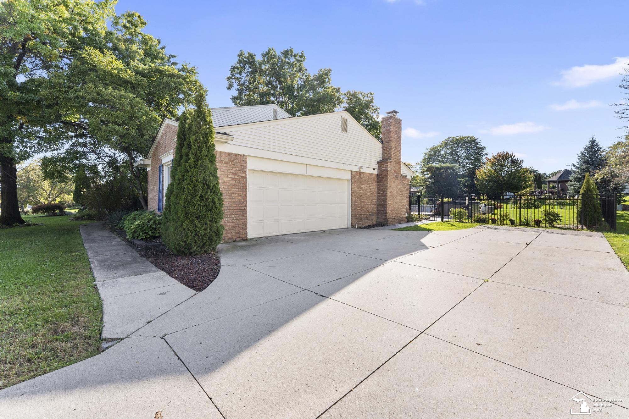 Photo 2 of Single family home for sale at 11265 Bellwood Dr, Plymouth, MI 48170 | MLS# 57050223508 | Listing updated on 2026-10-07