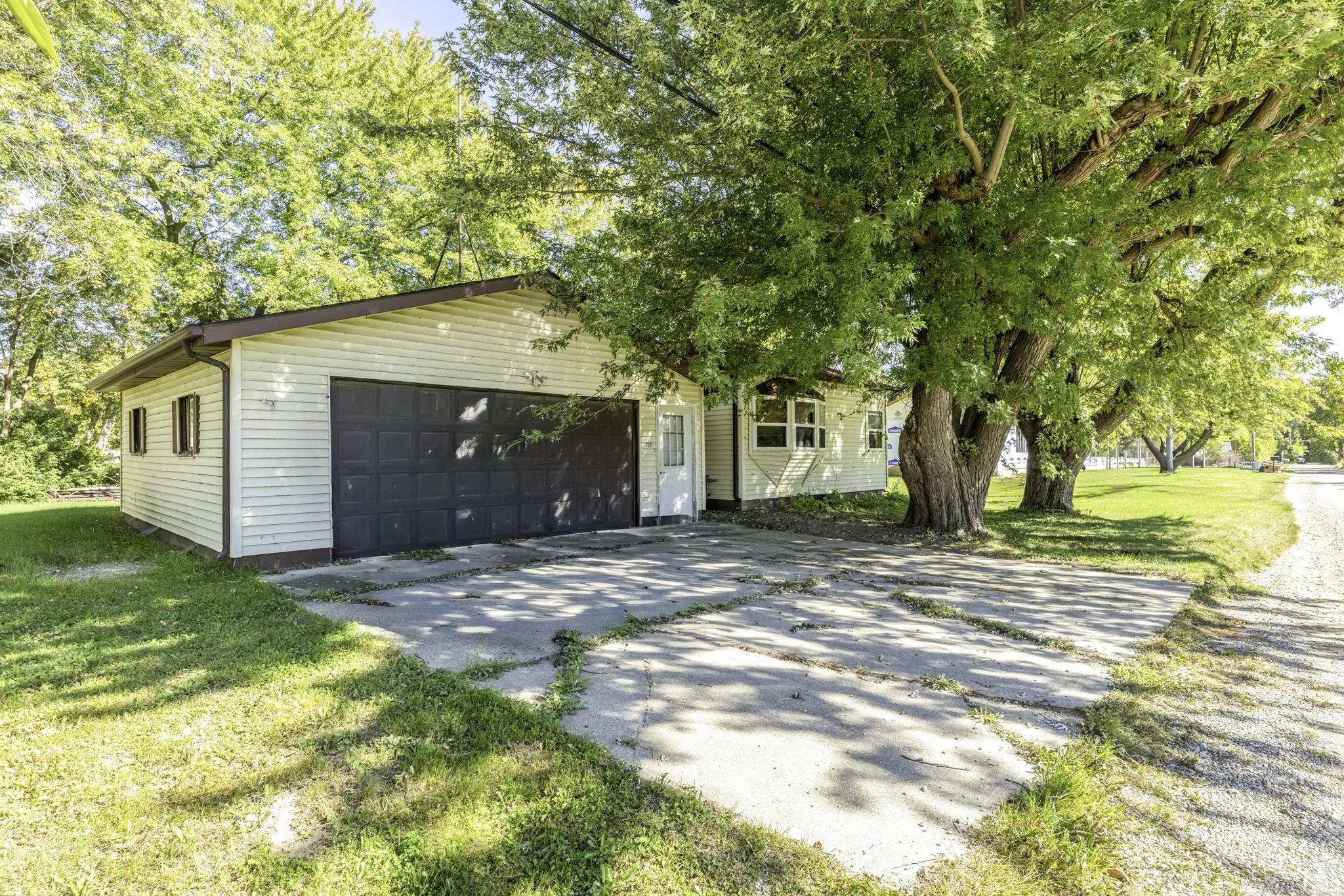 Photo 1 of Single family home for sale at 7271 Yale Rd, Lexington, MI 48450 | MLS# 58050223510 | Listing updated on 2026-10-01