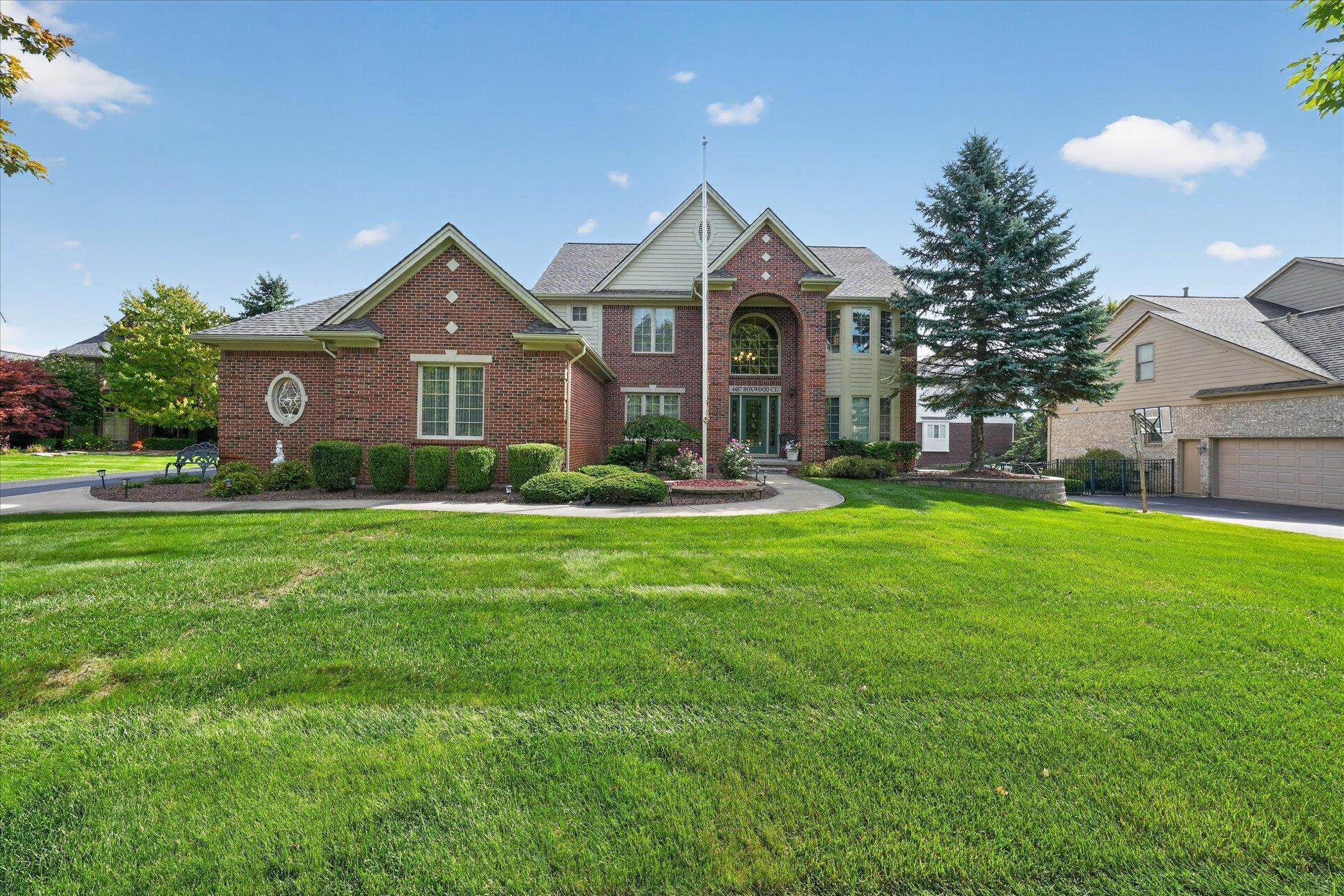 Photo 1 of Single family home for sale at 4487 Boxwood Ct, Oakland Township, MI 48306 | MLS# 58050223513 | Listing updated on 2026-10-01