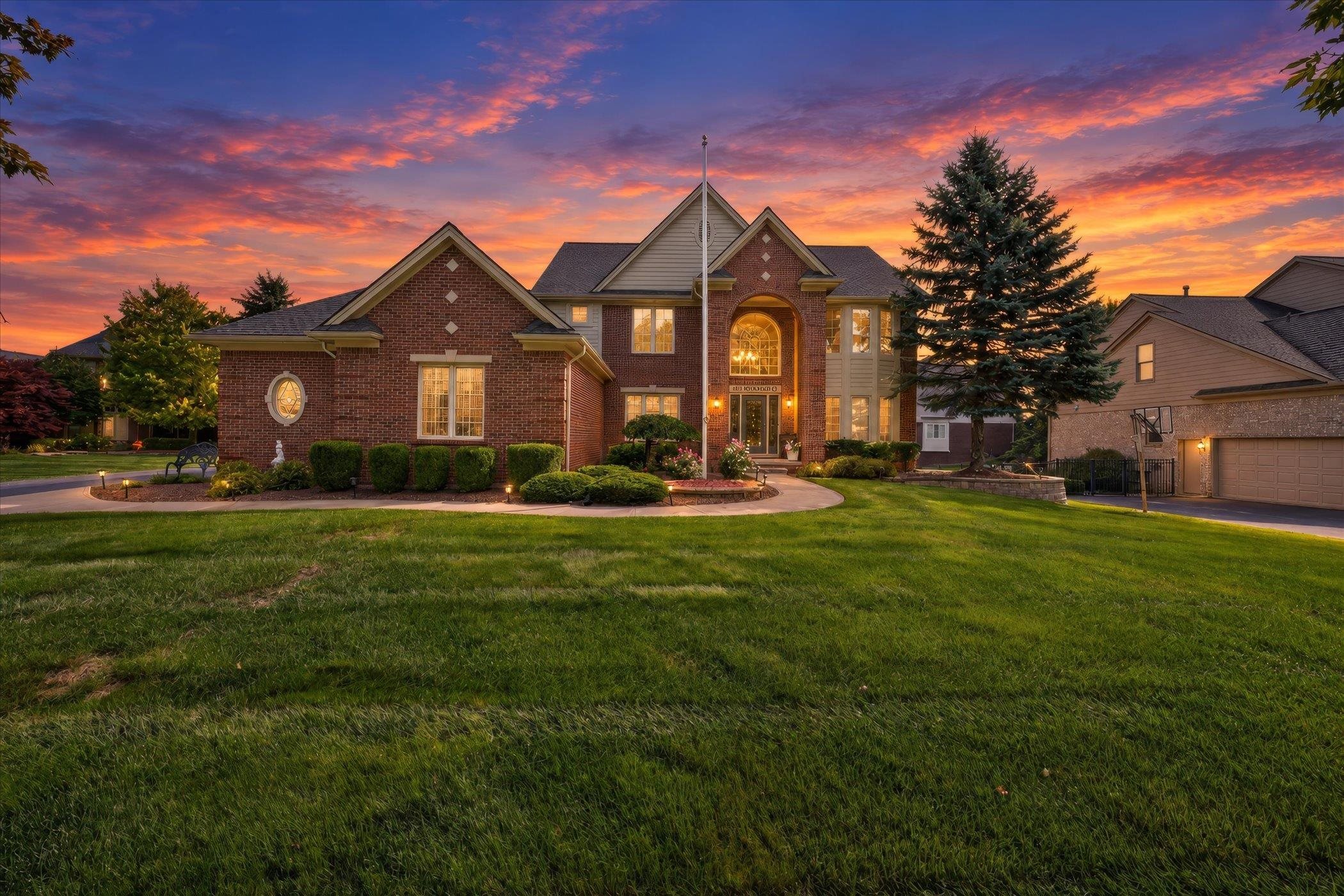 Photo 2 of Single family home for sale at 4487 Boxwood Ct, Oakland Township, MI 48306 | MLS# 58050223513 | Listing updated on 2026-10-01