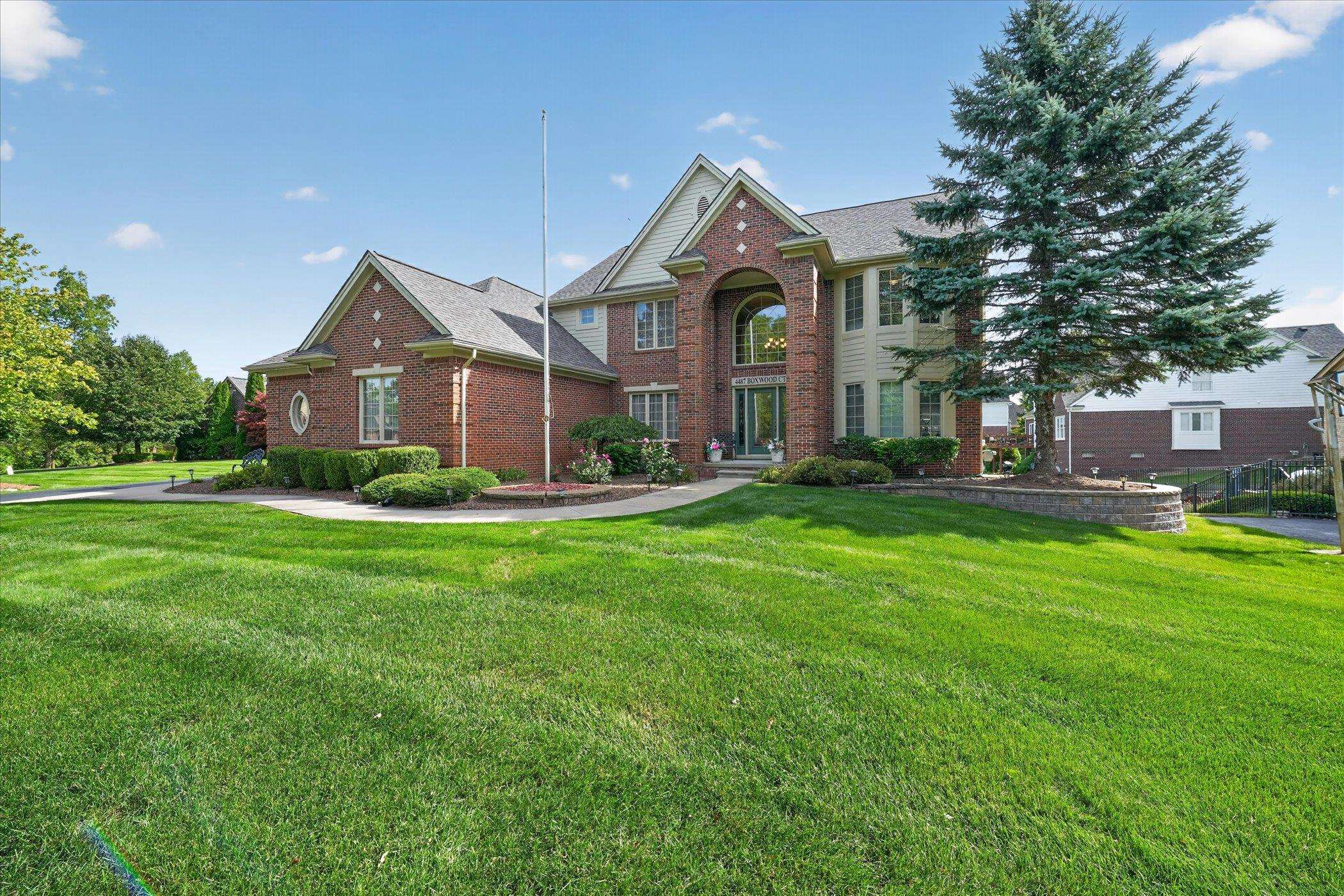 Photo 3 of Single family home for sale at 4487 Boxwood Ct, Oakland Township, MI 48306 | MLS# 58050223513 | Listing updated on 2026-10-01