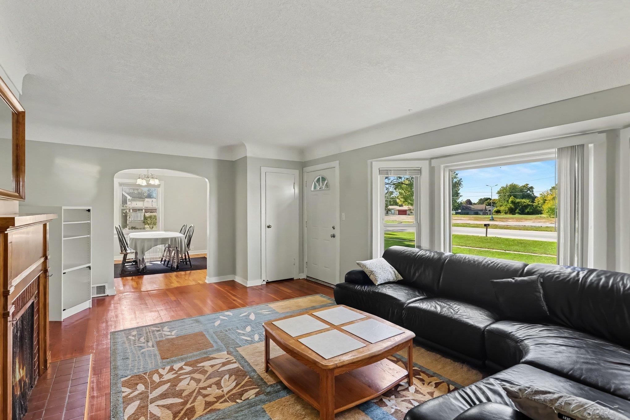 Photo 1 of Single family home for sale at 3720 N Michigan Ave, Saginaw, MI 48604 | MLS# 61050223515 | Listing updated on 2026-10-01