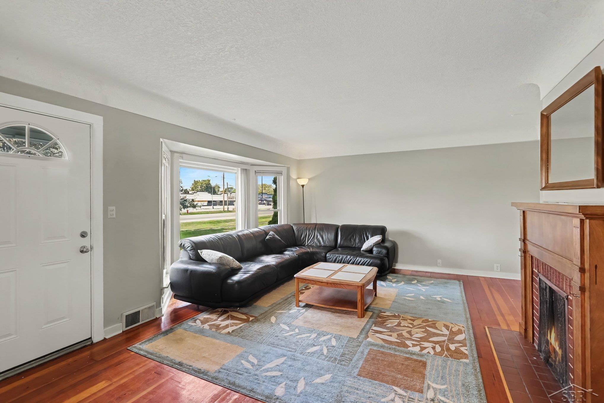 Photo 2 of Single family home for sale at 3720 N Michigan Ave, Saginaw, MI 48604 | MLS# 61050223515 | Listing updated on 2026-10-01