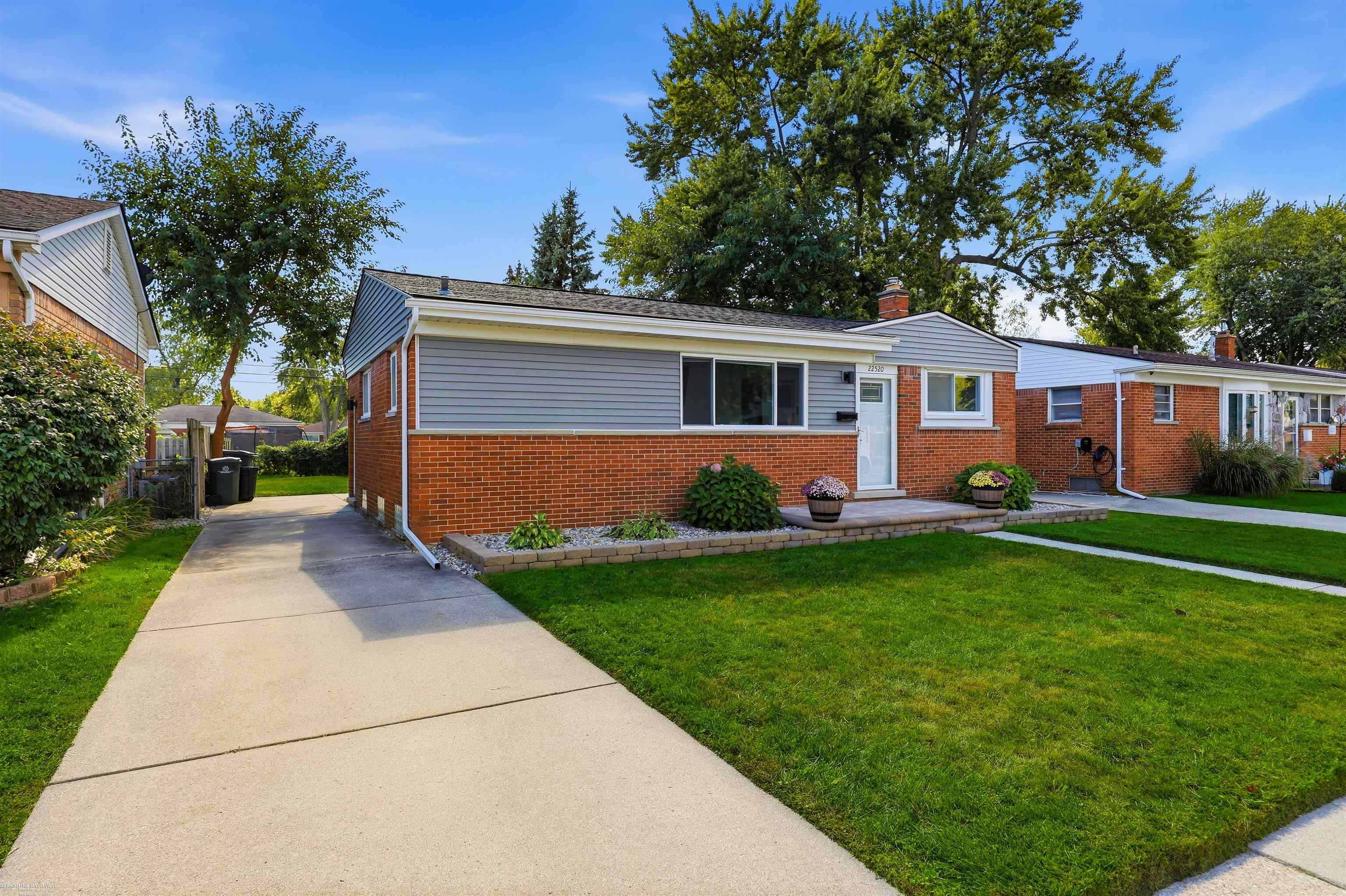 Photo 2 of Single family home for sale at 22520 Raymond St, Saint Clair Shores, MI 48082 | MLS# 58050223520 | Listing updated on 2026-10-05