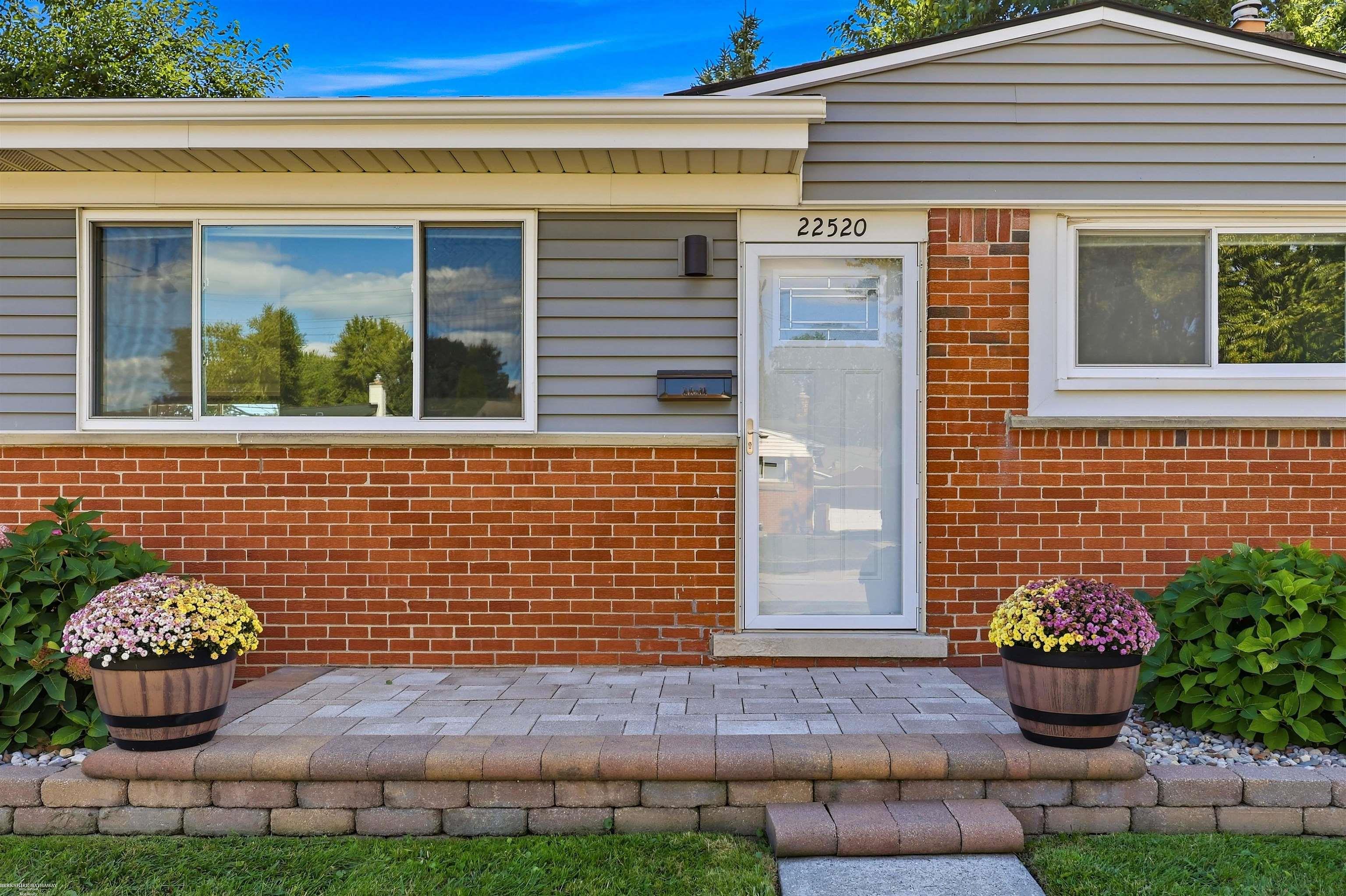 Photo 3 of Single family home for sale at 22520 Raymond St, Saint Clair Shores, MI 48082 | MLS# 58050223520 | Listing updated on 2026-10-05