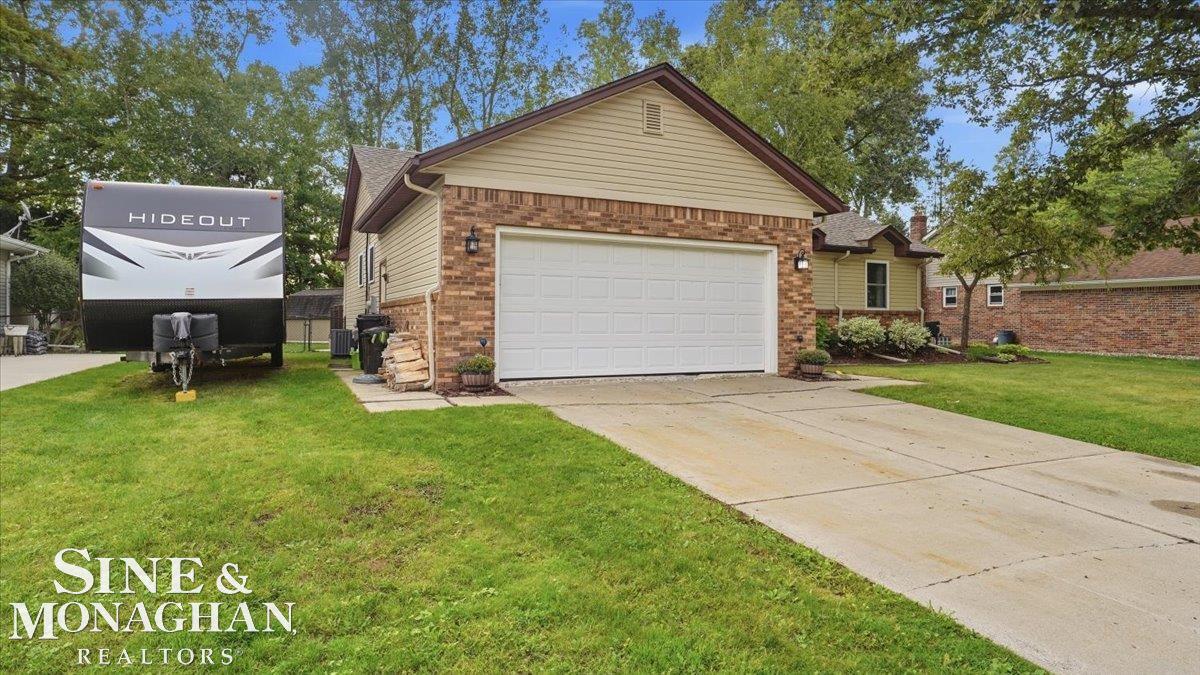 Photo 3 of Single family home for sale at 1851 Drawbridge Ct, Marysville, MI 48040 | MLS# 58050223529 | Listing updated on 2026-10-01