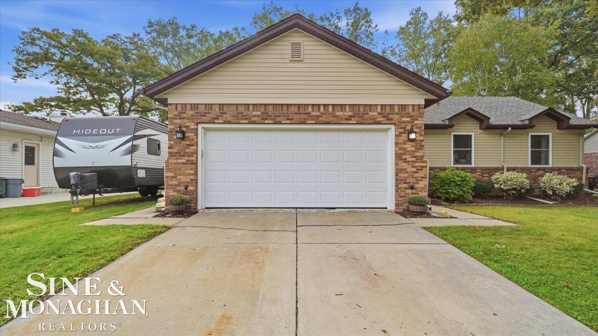 Photo 3 of Single family home for sale at 1851 Drawbridge Ct, Marysville, MI 48040 | MLS# 58050223529 | Listing updated on 2026-10-01