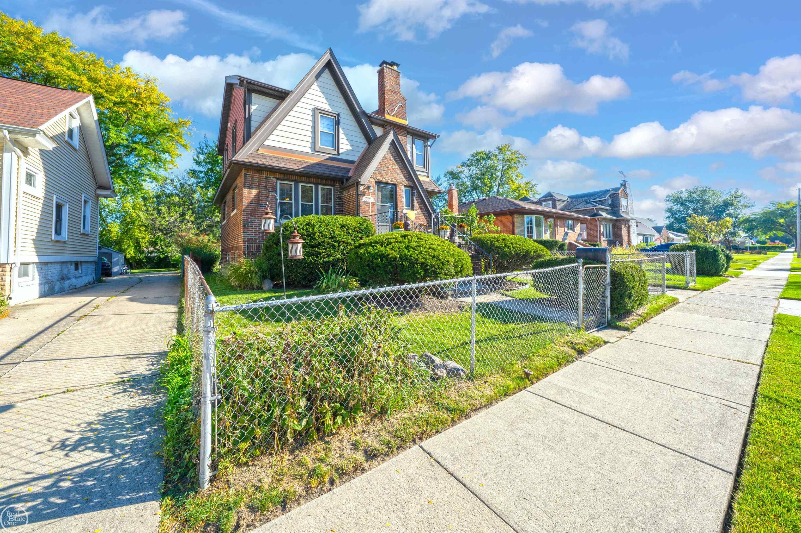 Photo 3 of Single family home for sale at 22905 Violet St, Saint Clair Shores, MI 48082 | MLS# 58050223533 | Listing updated on 2026-10-03