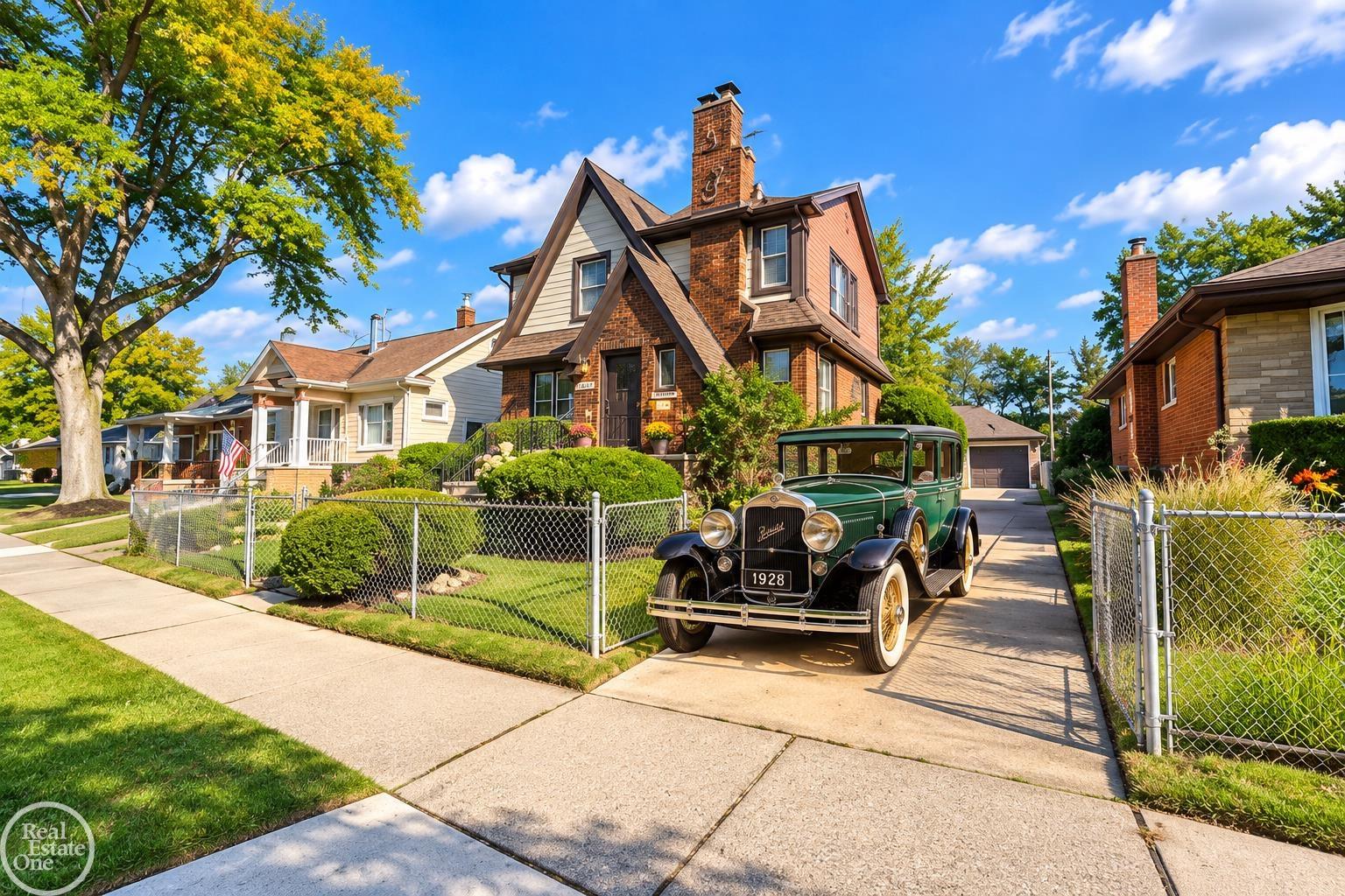 Photo 4 of Single family home for sale at 22905 Violet St, Saint Clair Shores, MI 48082 | MLS# 58050223533 | Listing updated on 2026-10-03