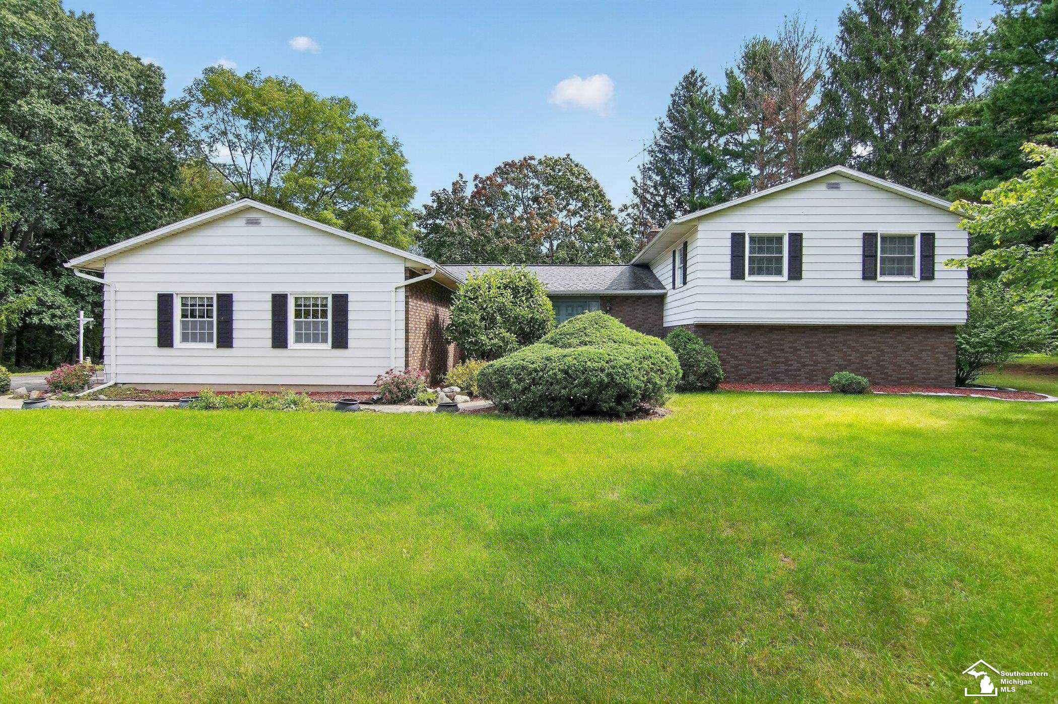 Photo 2 of Single family home for sale at 355 Sandy Beach Dr, Clarklake, MI 49234 | MLS# 57050223539 | Listing updated on 2026-10-01