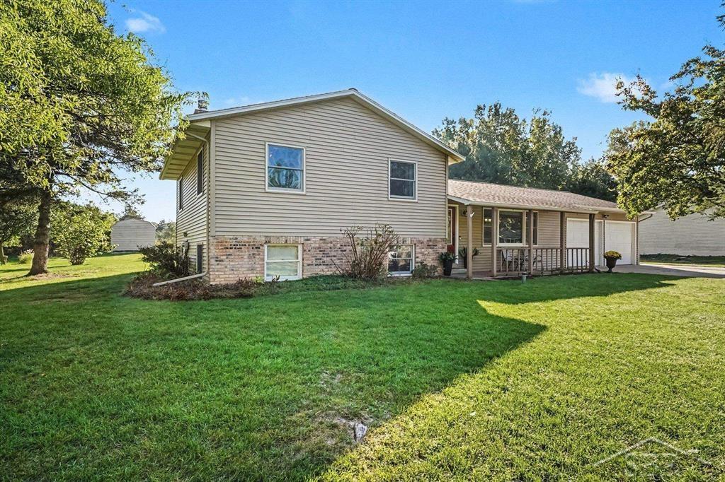 Photo 2 of Single family home for sale at 3801 Green Acre Dr, Mount Pleasant, MI 48858 | MLS# 61050223549 | Listing updated on 2026-10-01