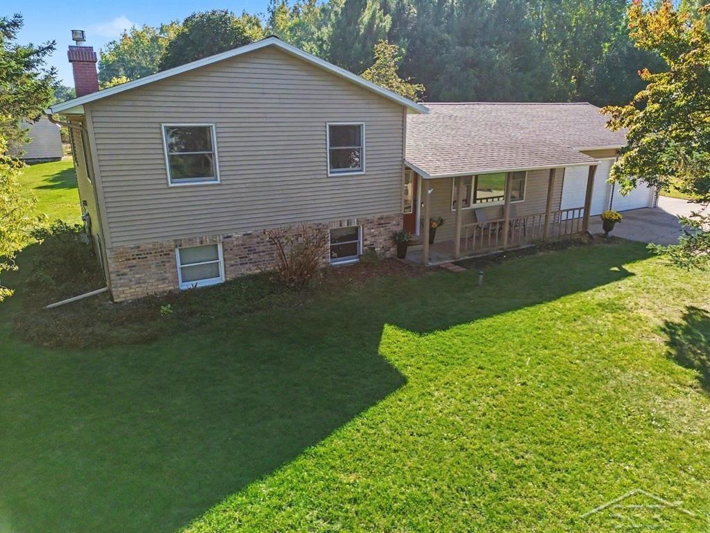 Photo 3 of Single family home for sale at 3801 Green Acre Dr, Mount Pleasant, MI 48858 | MLS# 61050223549 | Listing updated on 2026-10-01