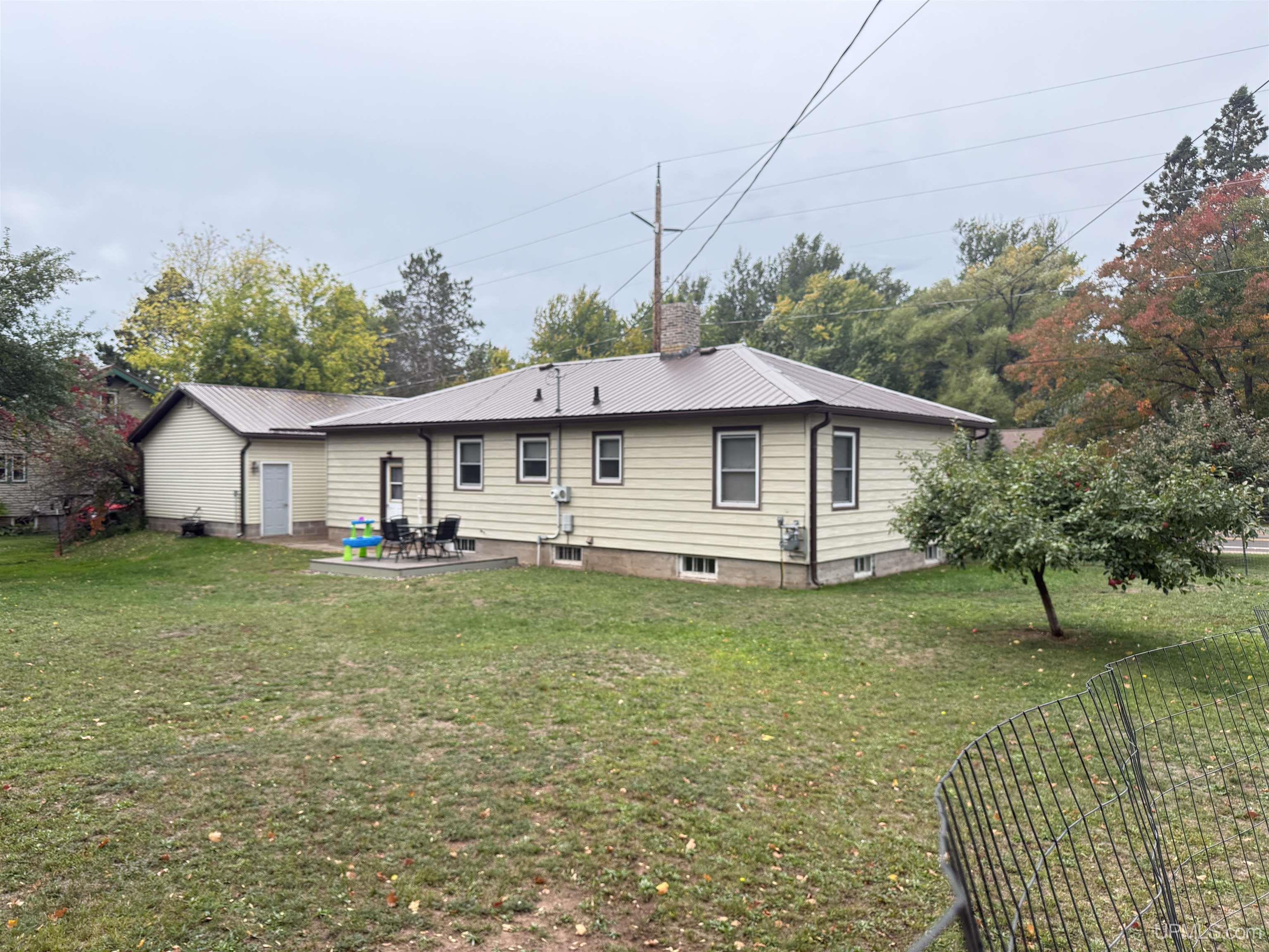 Photo 3 of Single family home for sale at 420 N Hemlock St, Ironwood, MI 49938 | MLS# 50223552 | Listing updated on 2026-10-06