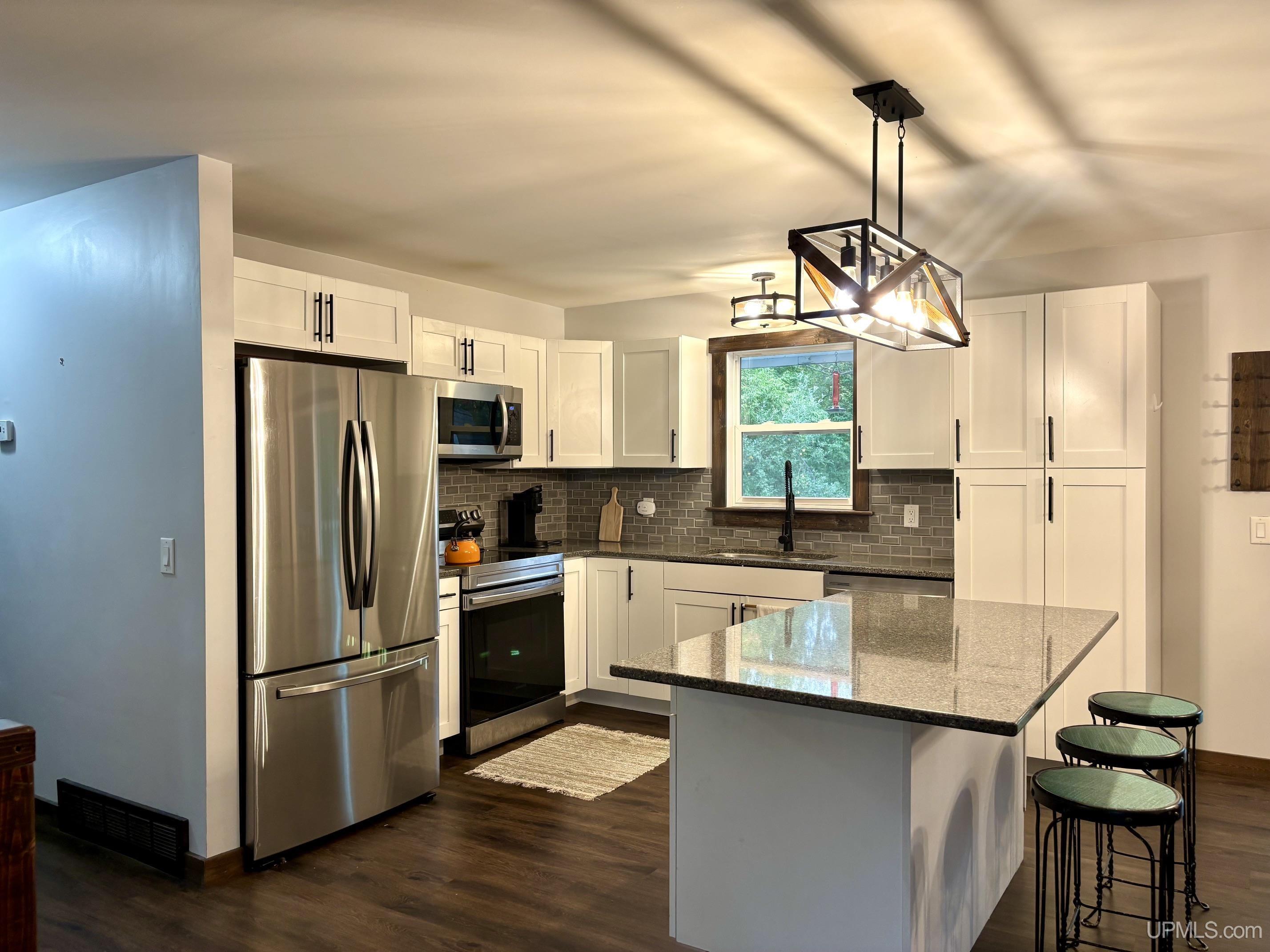Photo 4 of Single family home for sale at 1710 Granite Ave, Marquette, MI 49855 | MLS# 50223568 | Listing updated on 2026-10-06