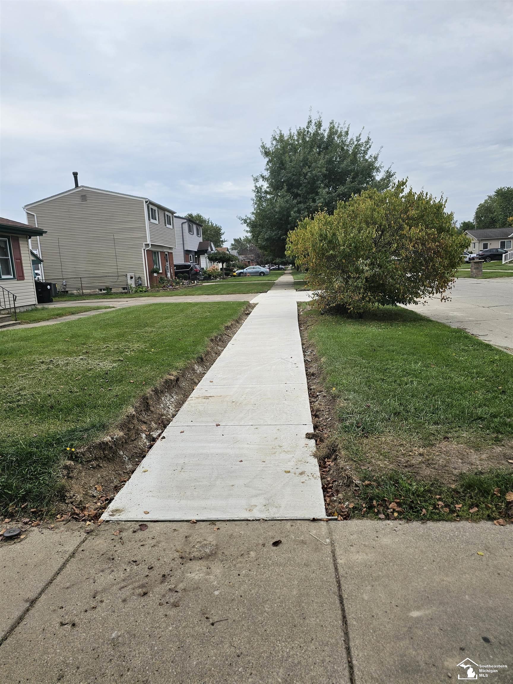 Photo 3 of Single family home for sale at 25425 Fairgrove St, Woodhaven, MI 48183 | MLS# 57050223579 | Listing updated on 2026-10-04