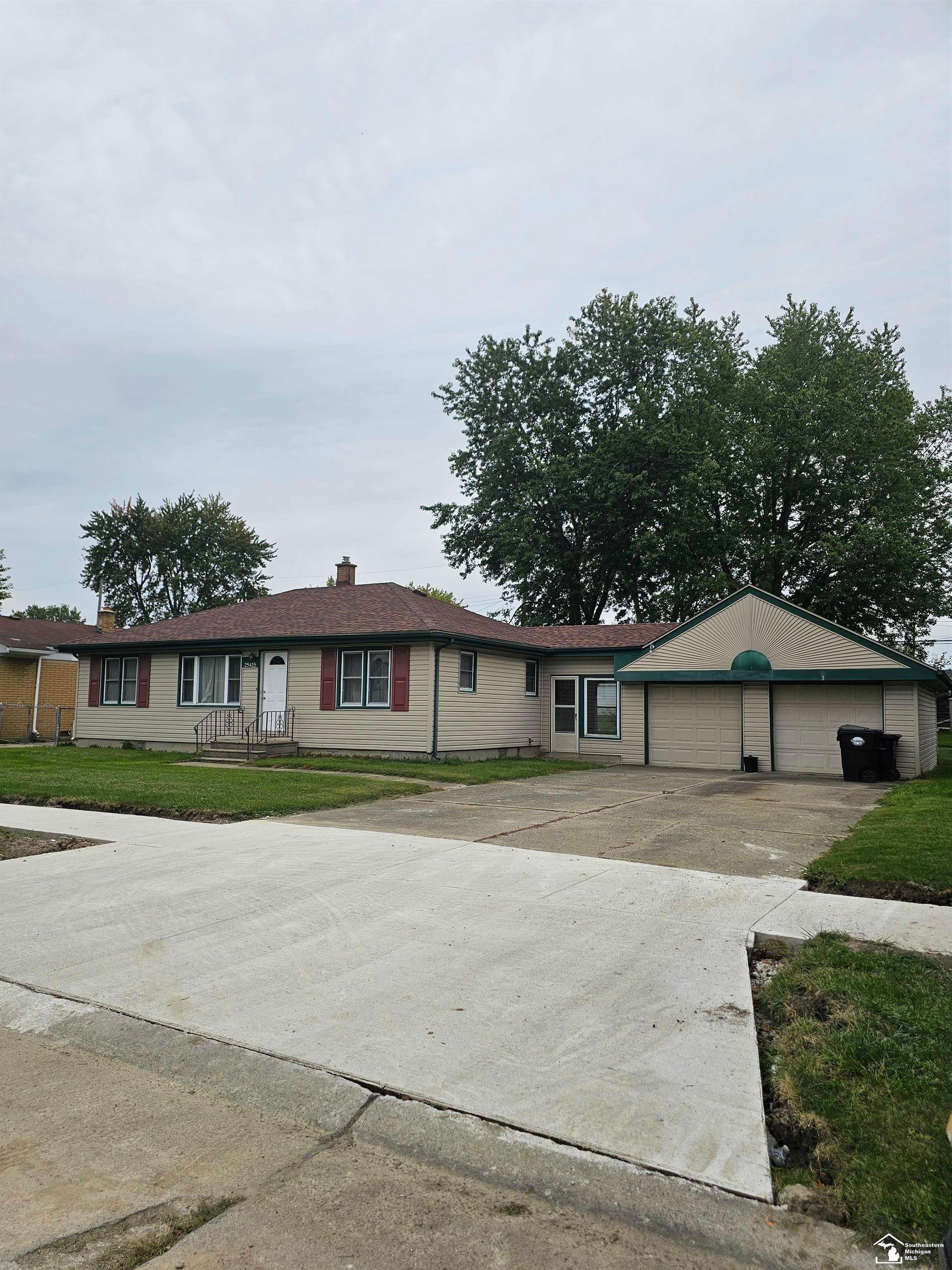 Photo 4 of Single family home for sale at 25425 Fairgrove St, Woodhaven, MI 48183 | MLS# 57050223579 | Listing updated on 2026-10-04