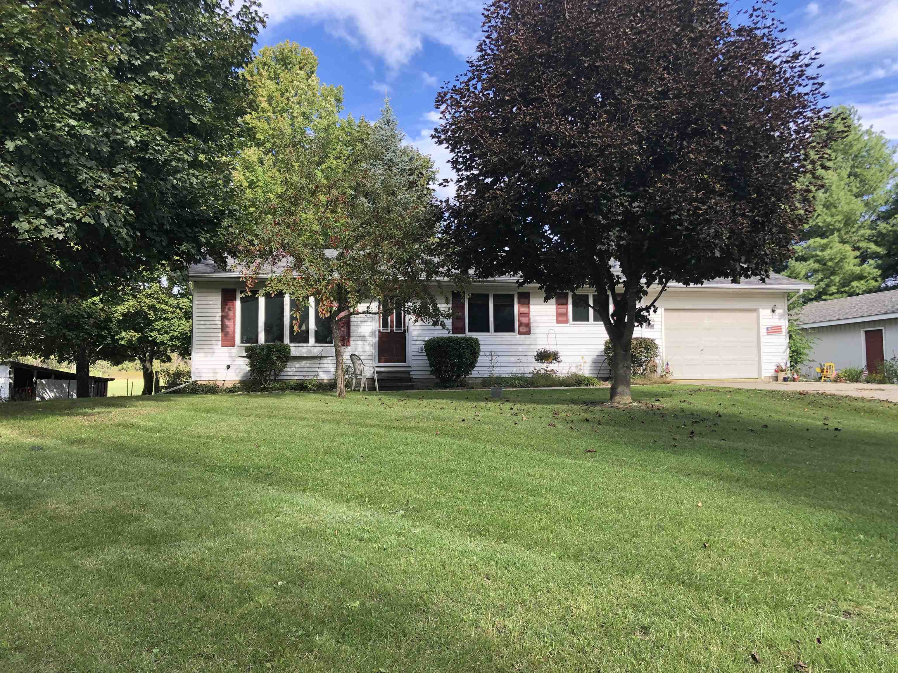 Photo 1 of Single family home for sale at 1640 W Surrey Rd, Farwell, MI 48622 | MLS# 50223584 | Listing updated on 2026-10-06