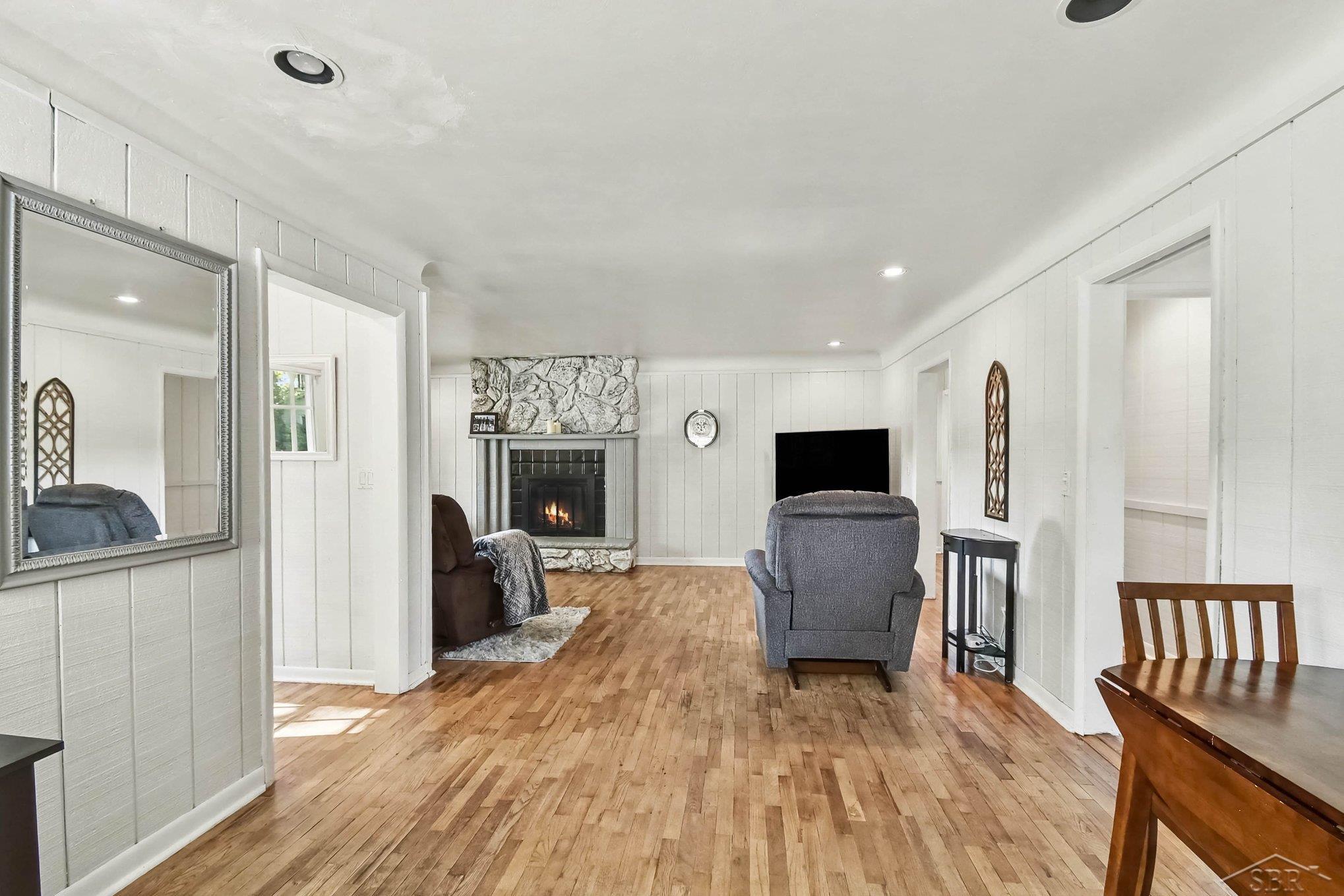 Photo 3 of Single family home for sale at 2130 Clover Ln, Saginaw, MI 48602 | MLS# 61050223595 | Listing updated on 2026-10-02