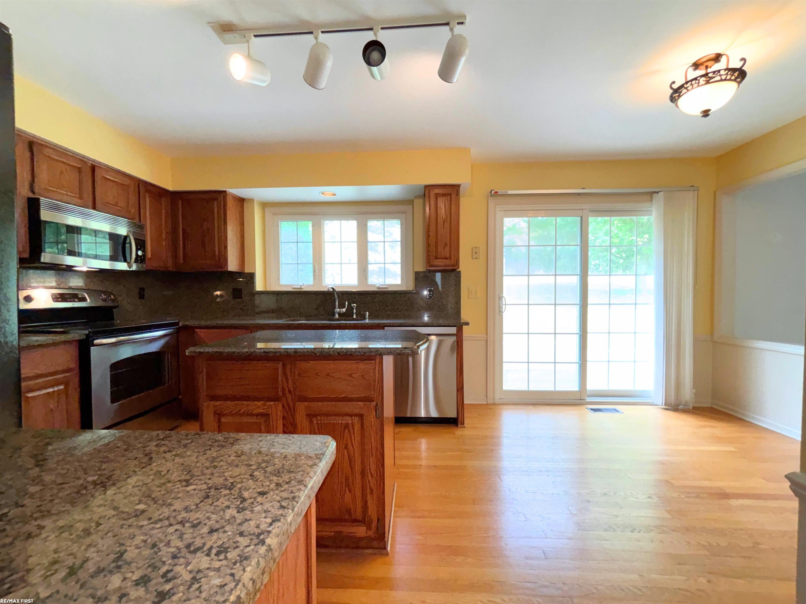 Photo 3 of Single family home for sale at 2356 Pleasant View Dr, Rochester Hills, MI 48306 | MLS# 58050223597 | Listing updated on 2026-10-07