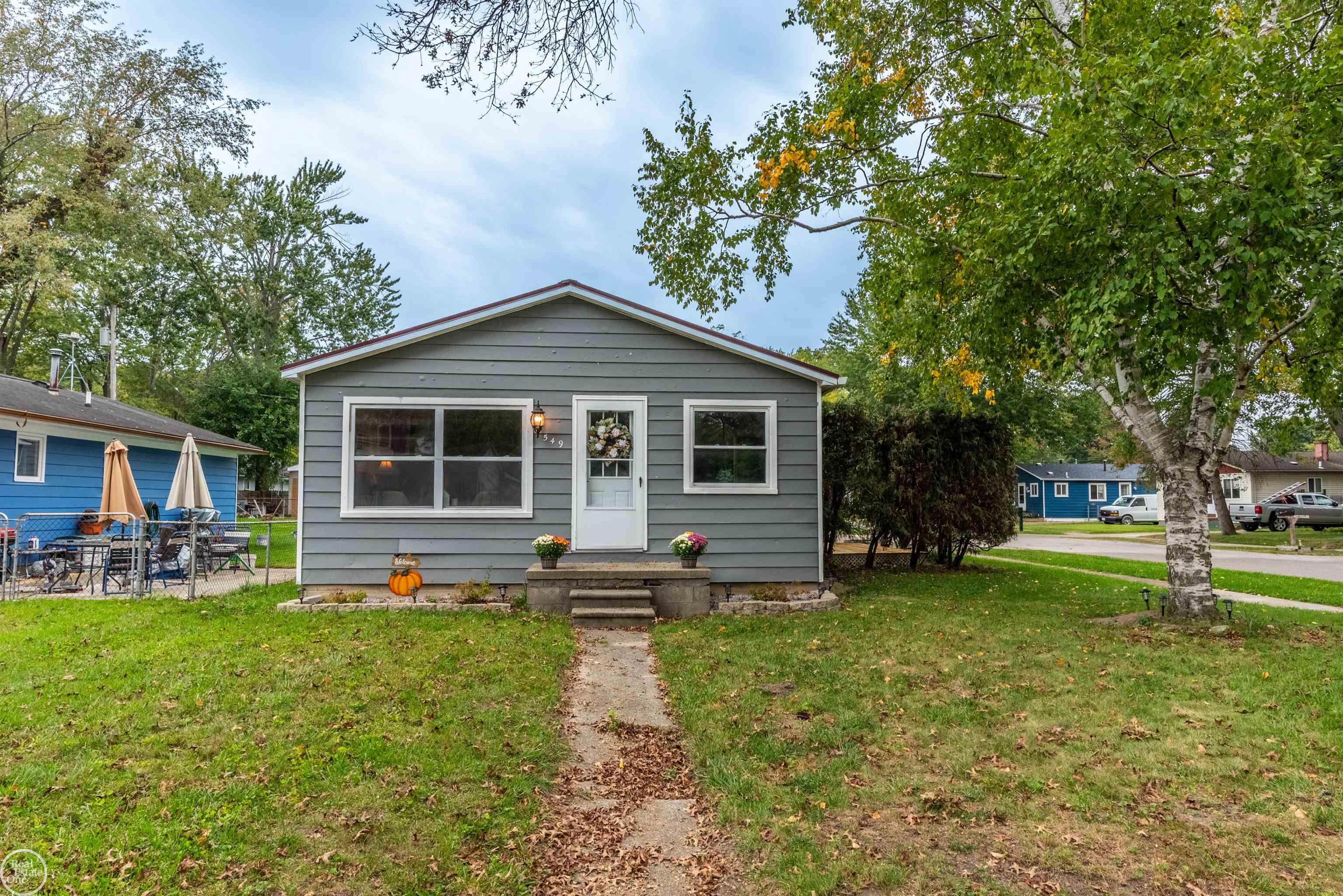 Photo 1 of Single family home for sale at 549 Edwards St, Algonac, MI 48001 | MLS# 58050223601 | Listing updated on 2026-10-04