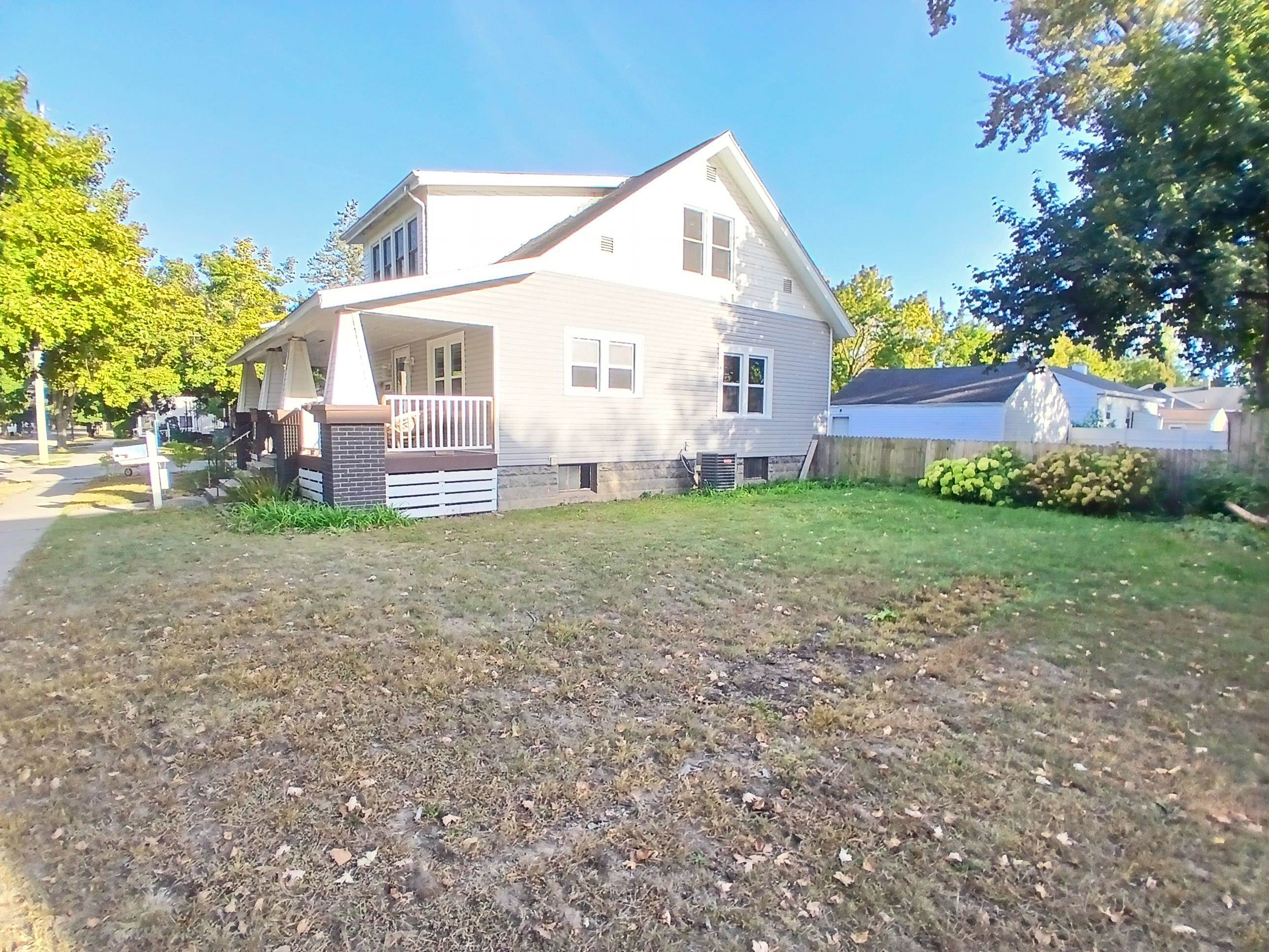 Photo 3 of Single family home for sale at 1208 Mercer St, Essexville, MI 48732 | MLS# 50223630 | Listing updated on 2026-10-02