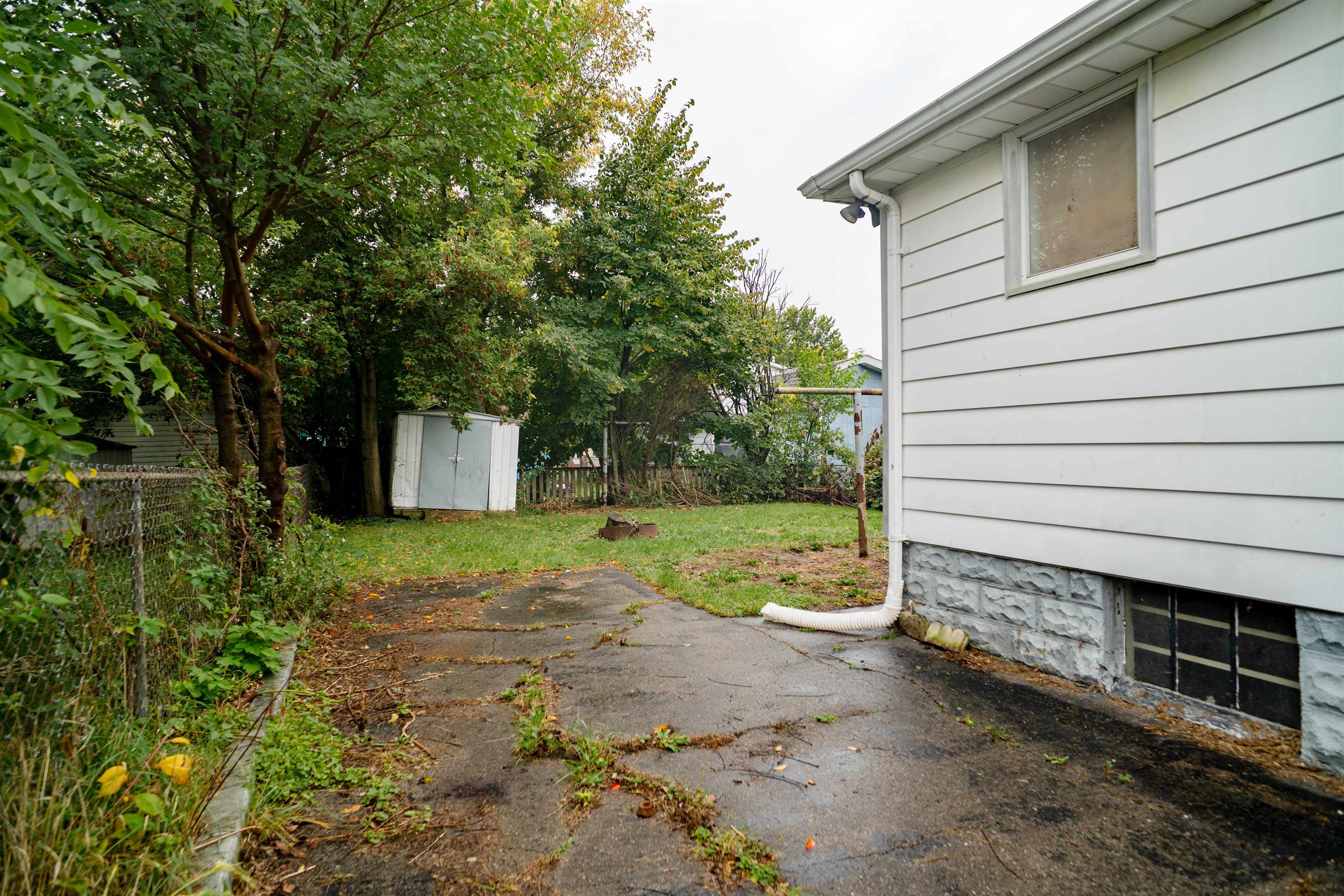 Photo 3 of Single family home for sale at 809 Campbell St, Flint, MI 48507 | MLS# 5050223632 | Listing updated on 2026-10-08