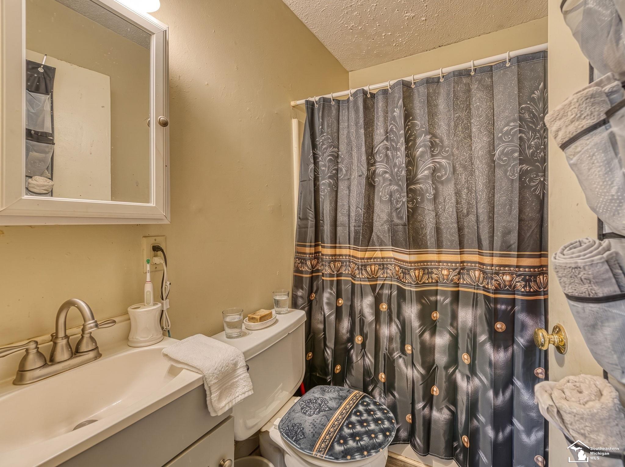 Listing Photo 5 - Condo for sale in building located at 1636 Peters St, Monroe, MI 48161