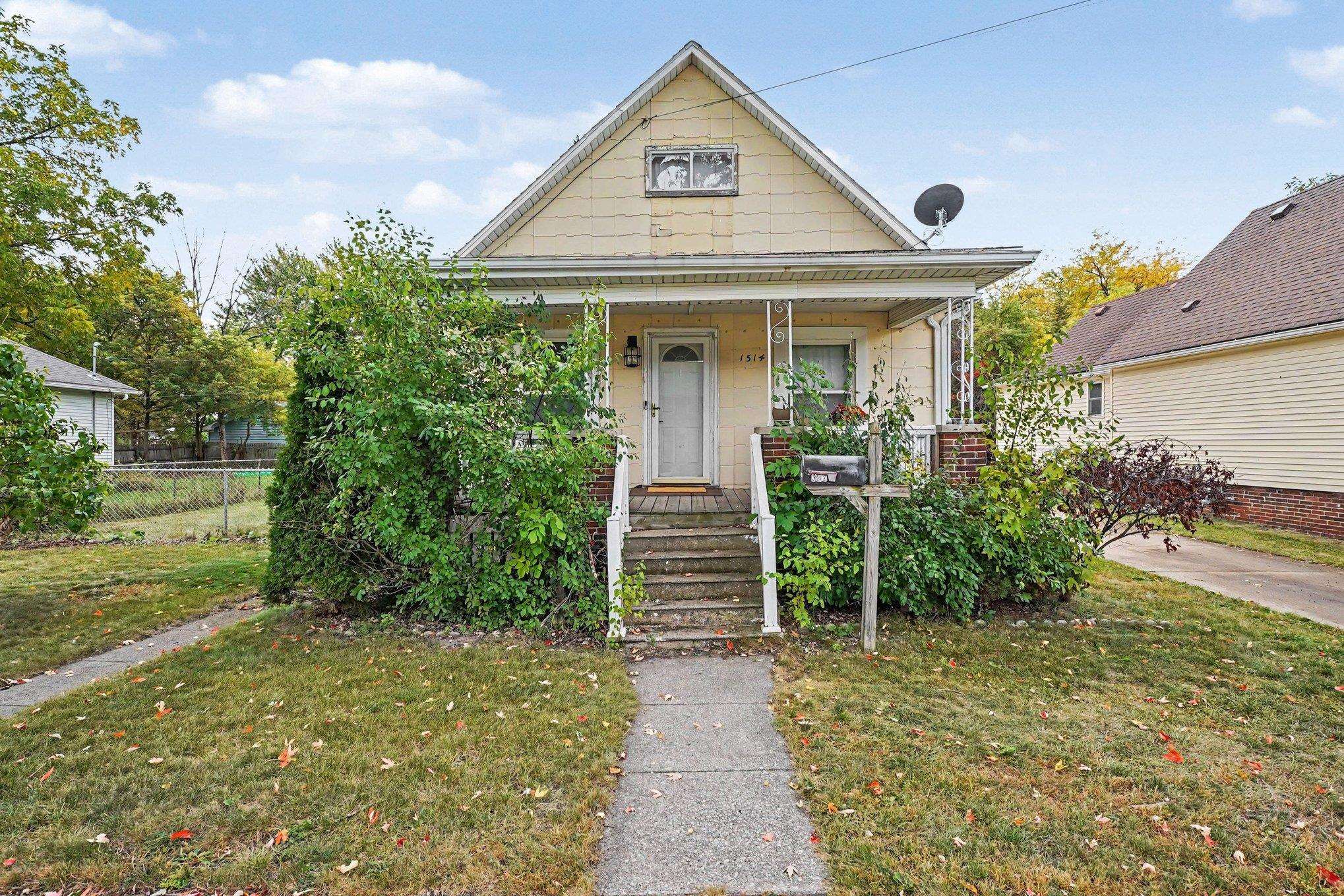 Single family home for sale at 1514 Sweet St, Saginaw, MI 48602 | MLS# 50223647