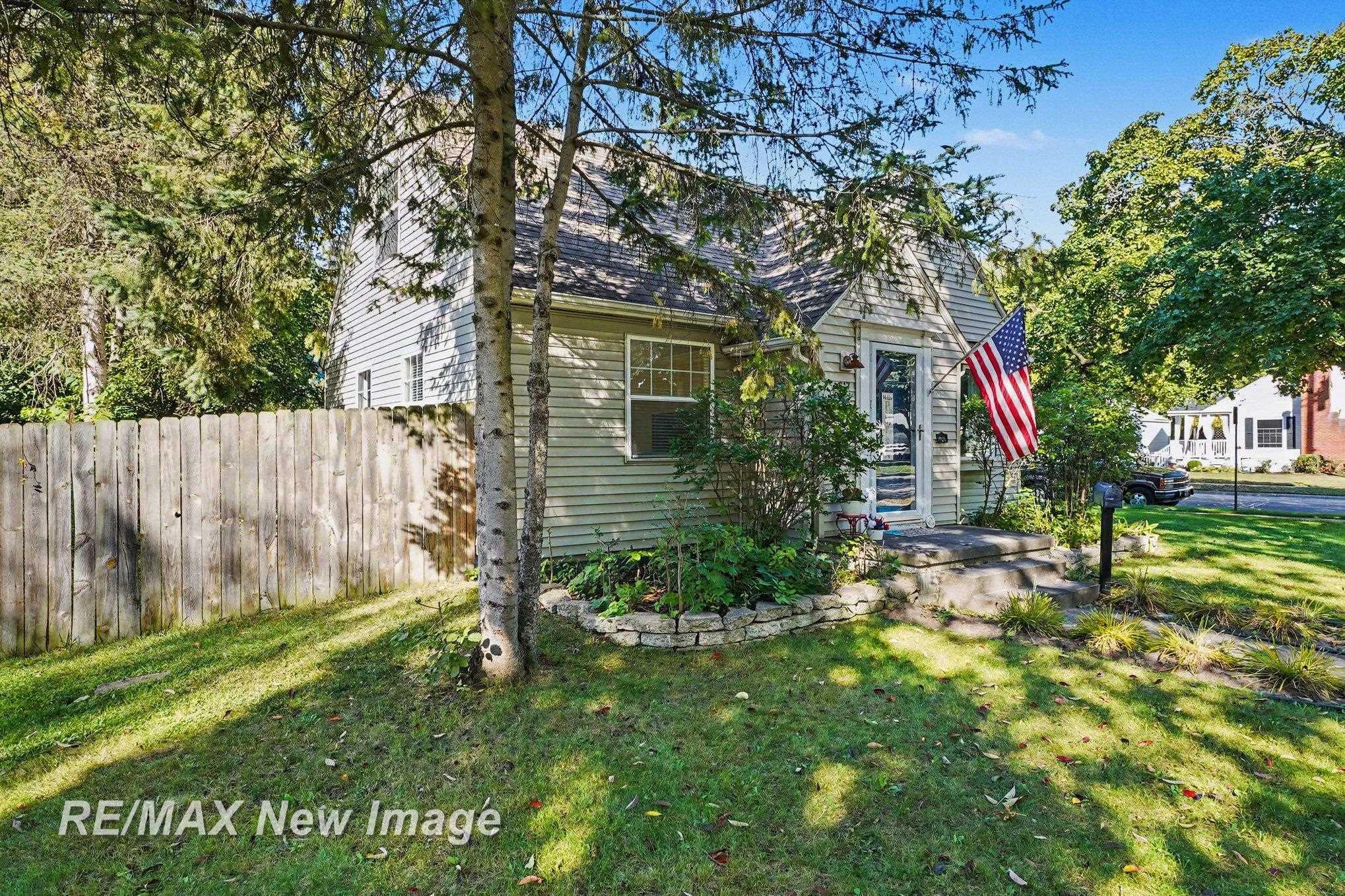 Photo 2 of Single family home for sale at 617 E Ashman St, Midland, MI 48642 | MLS# 61050223651 | Listing updated on 2026-10-02