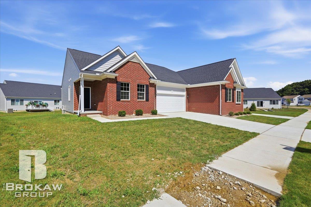 1435 Luxington Drive photo 3
