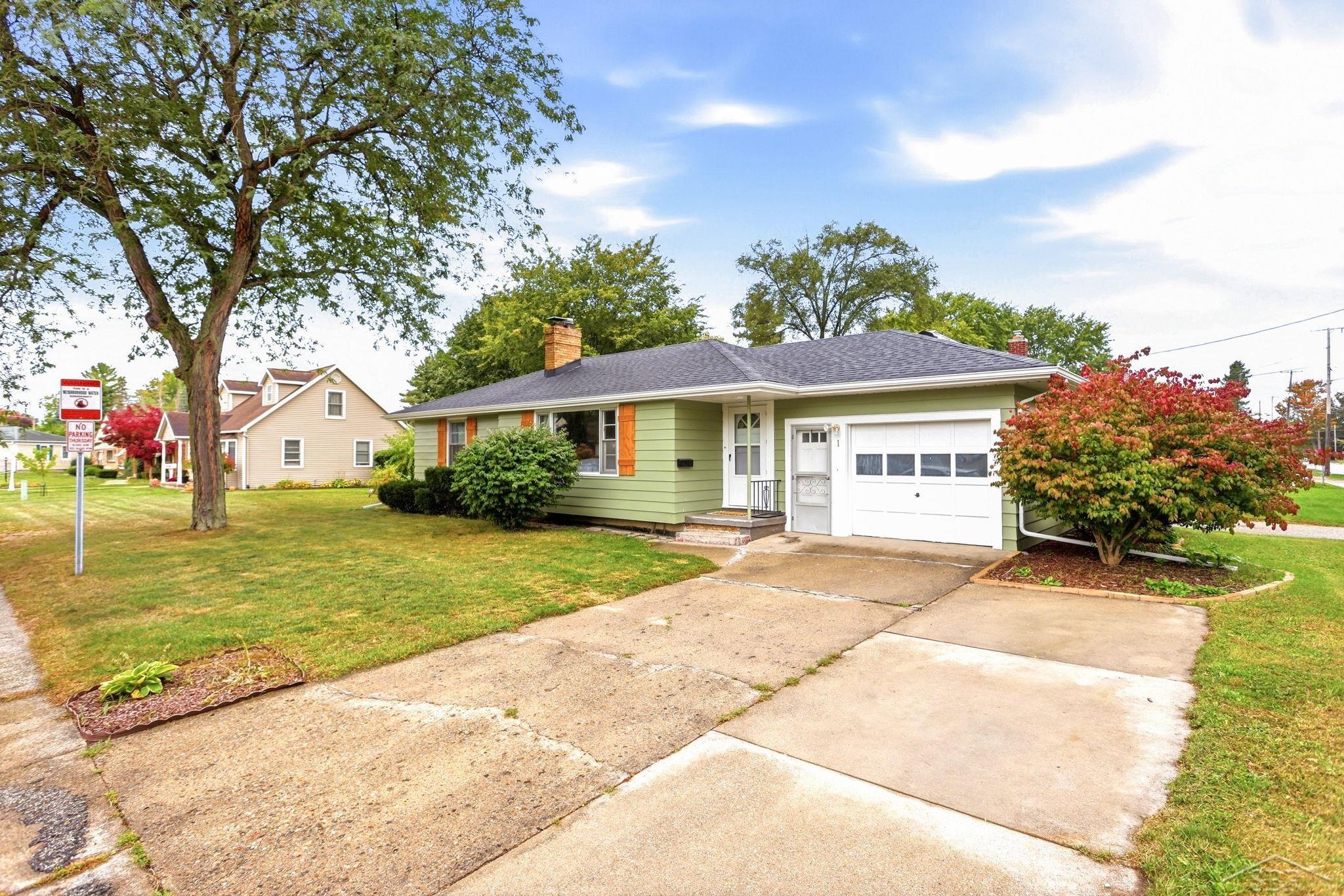 Photo 1 of Single family home for sale at 1 Chippewa Ct, Saginaw, MI 48602 | MLS# 61050223667 | Listing updated on 2026-10-02