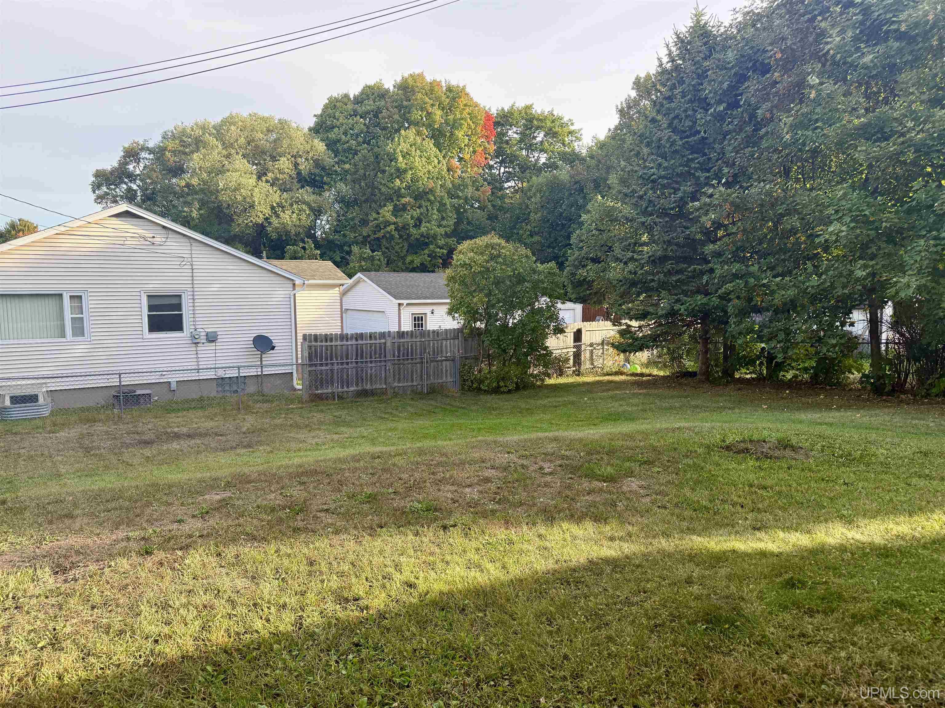 Photo 2 of Single family home for sale at 907 Altamont St, Marquette, MI 49855 | MLS# 50223670 | Listing updated on 2026-10-07
