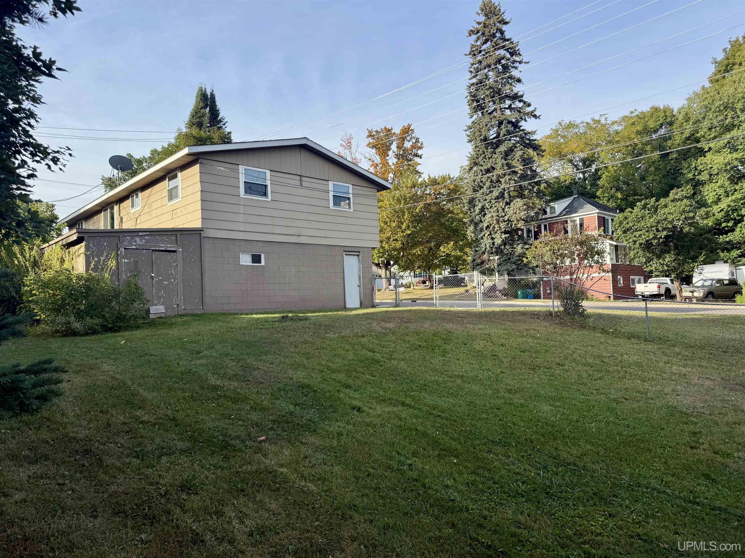 Photo 3 of Single family home for sale at 907 Altamont St, Marquette, MI 49855 | MLS# 50223670 | Listing updated on 2026-10-07