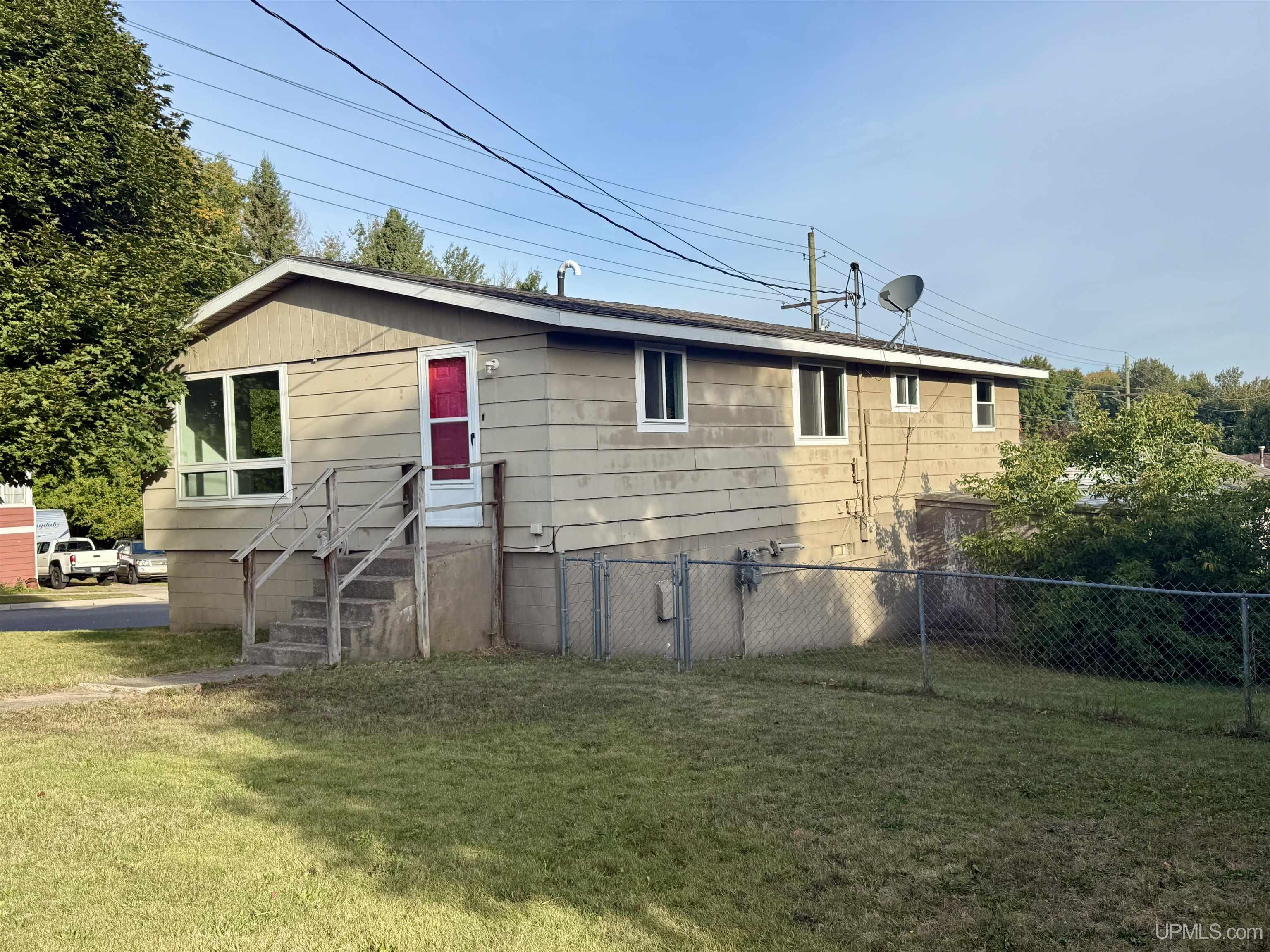 Photo 4 of Single family home for sale at 907 Altamont St, Marquette, MI 49855 | MLS# 50223670 | Listing updated on 2026-10-07