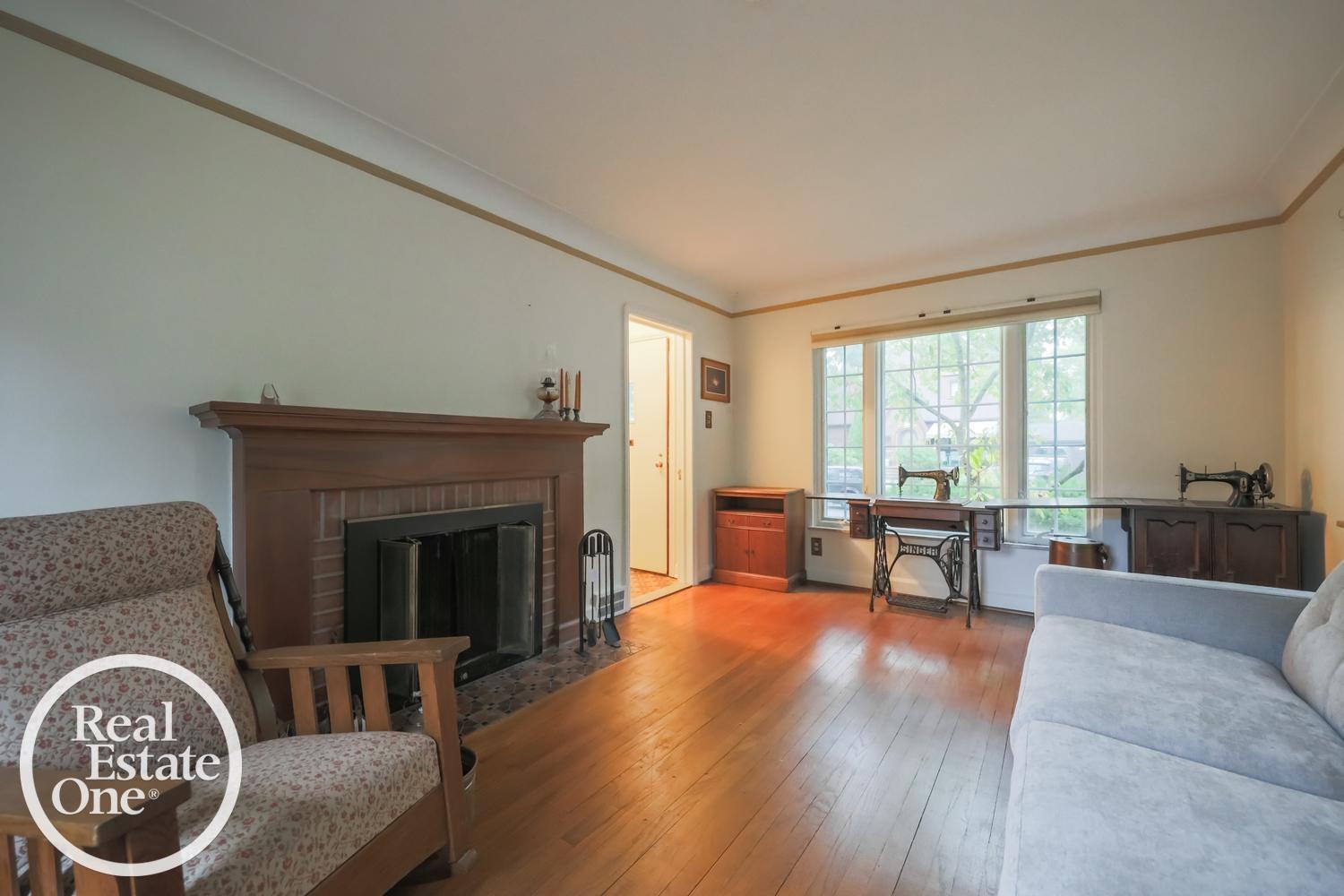 Photo 4 of Single family home for sale at 855 Loraine St, Grosse Pointe, MI 48230 | MLS# 58050223678 | Listing updated on 2026-10-02