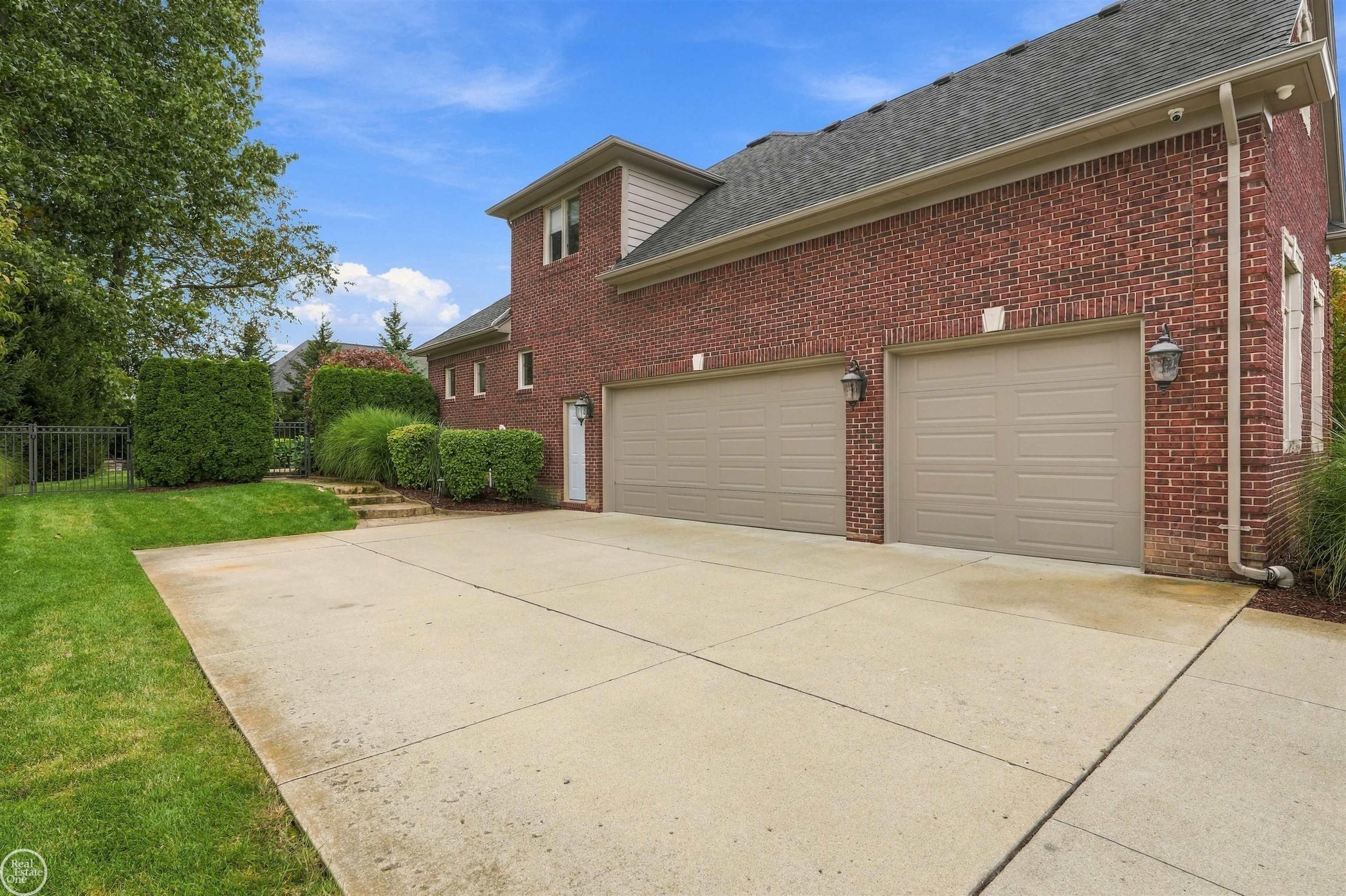 Photo 4 of Single family home for sale at 62578 Pond Dr, Washington, MI 48094 | MLS# 58050223683 | Listing updated on 2026-10-07