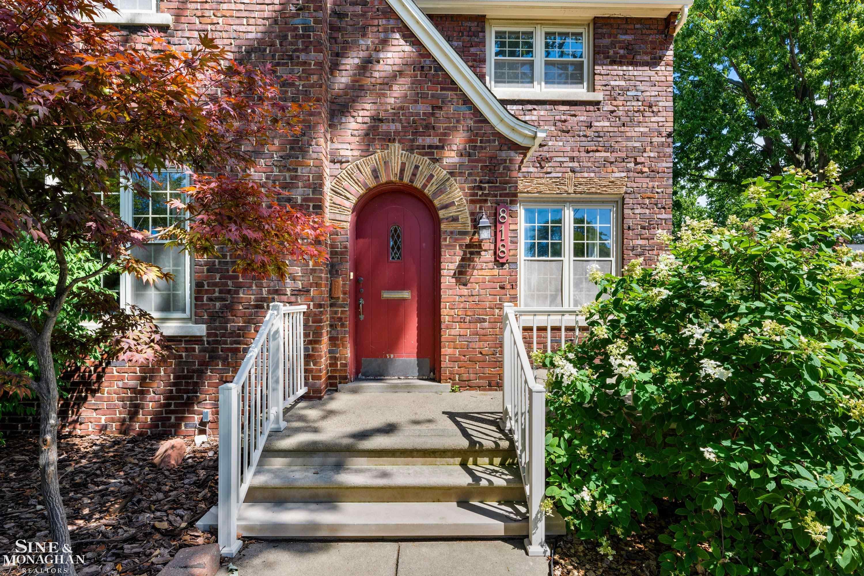 Photo 2 of Single family home for sale at 818 Cadieux Rd, Grosse Pointe, MI 48230 | MLS# 58050223686 | Listing updated on 2026-10-02