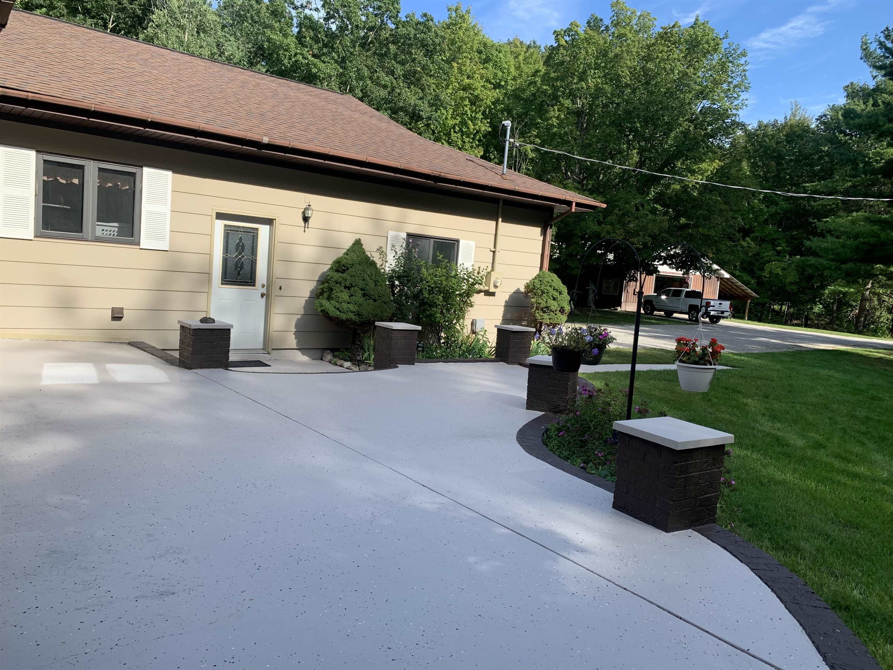 Photo 3 of Single family home for sale at 150 W Maple Grv Rd, Farwell, MI 48622 | MLS# 50223690 | Listing updated on 2026-10-06
