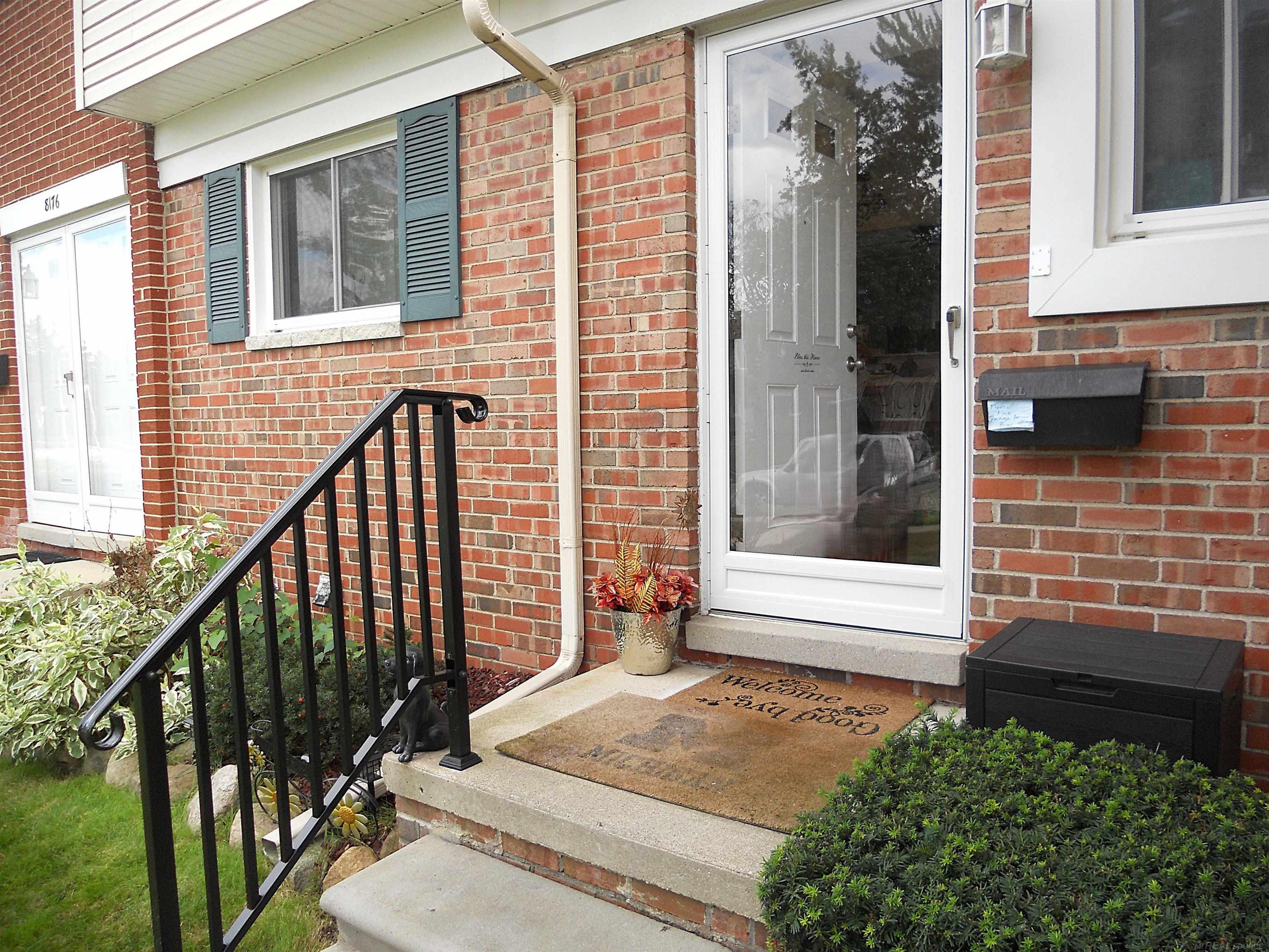Photo 3 of Condo for sale at 8172 Farnum Ave, Warren, MI 48093 | MLS# 58050223695 | Listing updated on 2026-10-04
