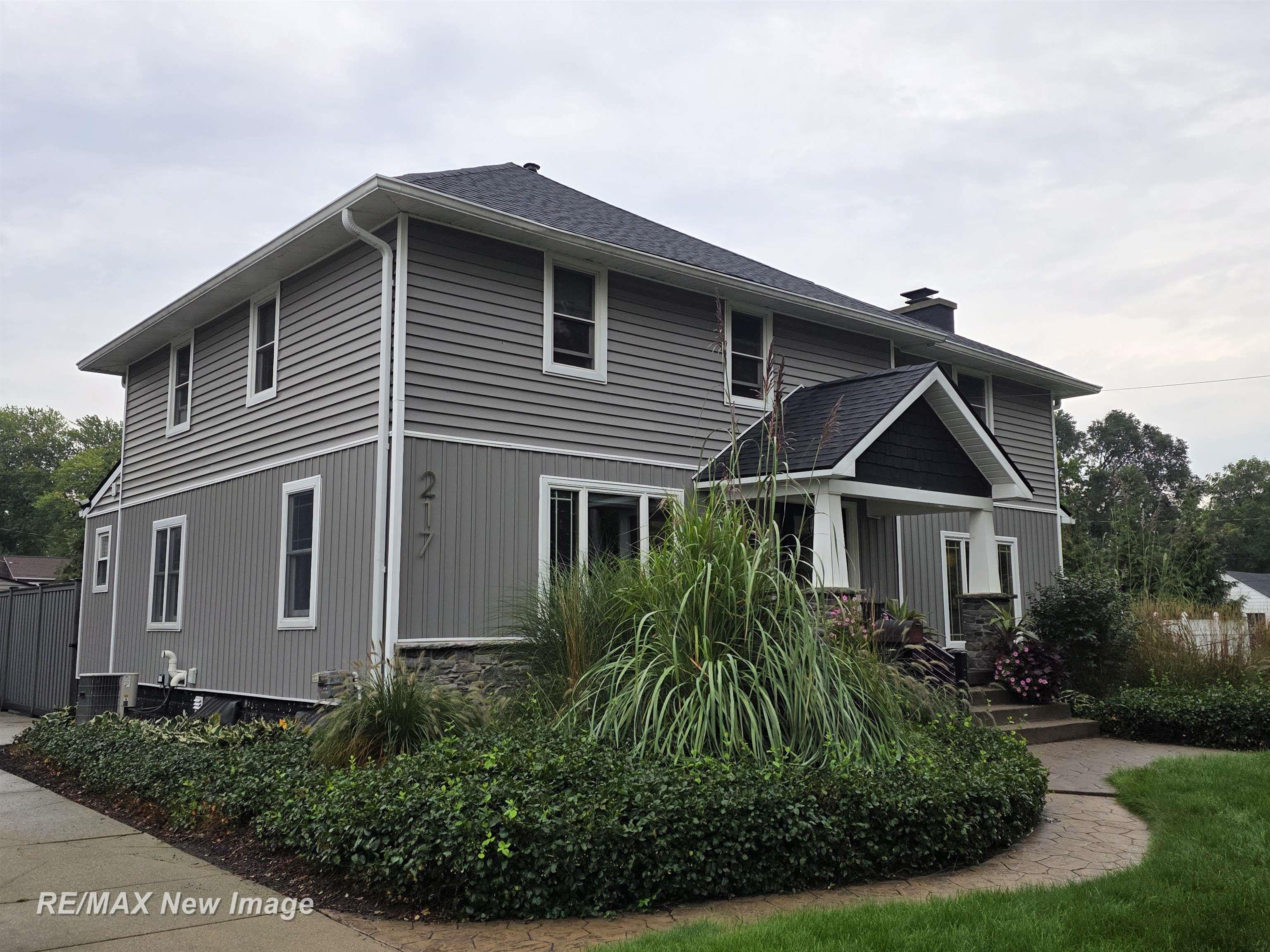 Photo 2 of Single family home for sale at 217 S Wood St, Chesaning, MI 48616 | MLS# 61050223700 | Listing updated on 2026-10-07