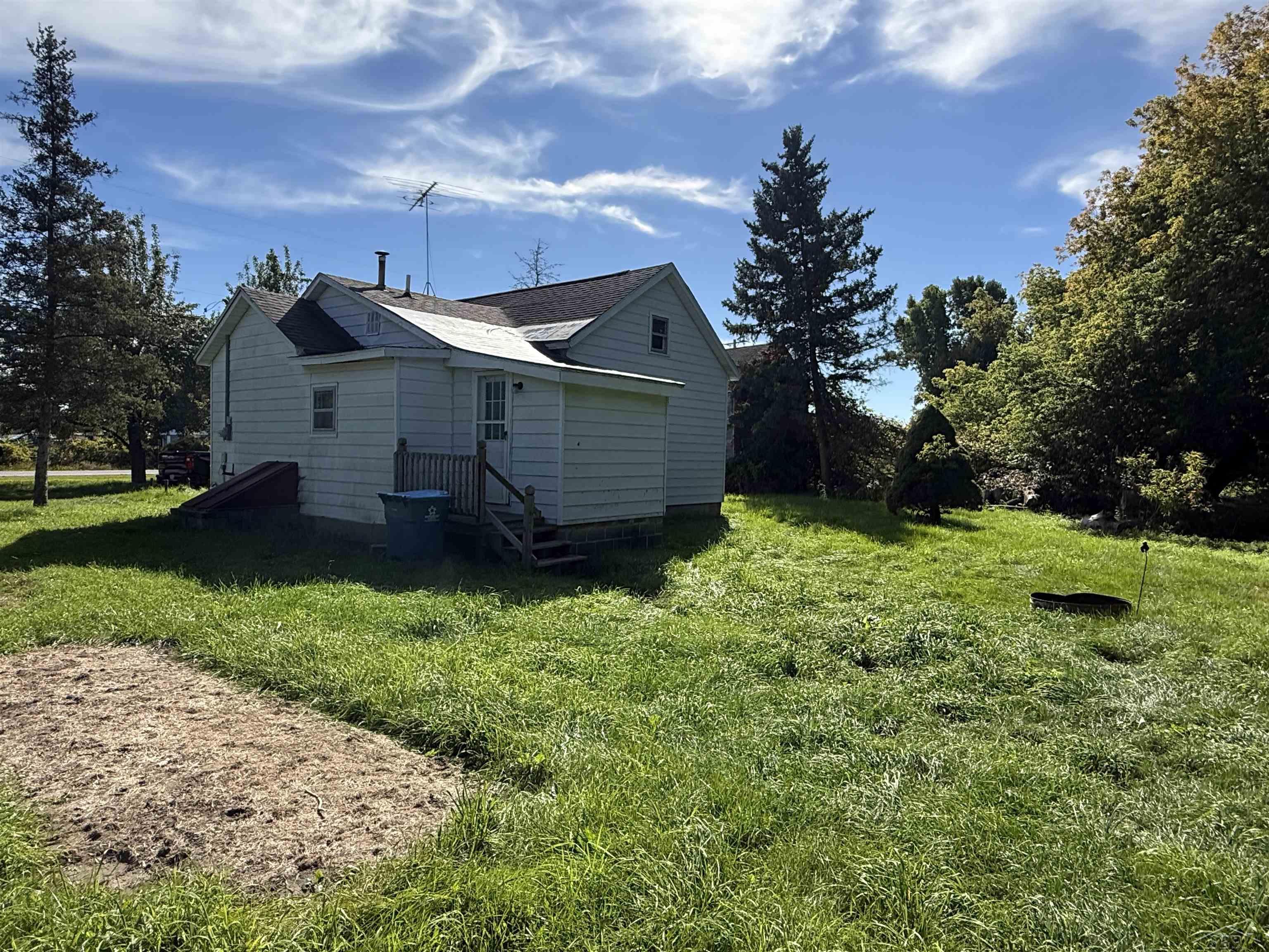Photo 3 of Single family home for sale at 811 N Melita Rd, Sterling, MI 48659 | MLS# 61050223720 | Listing updated on 2026-10-05