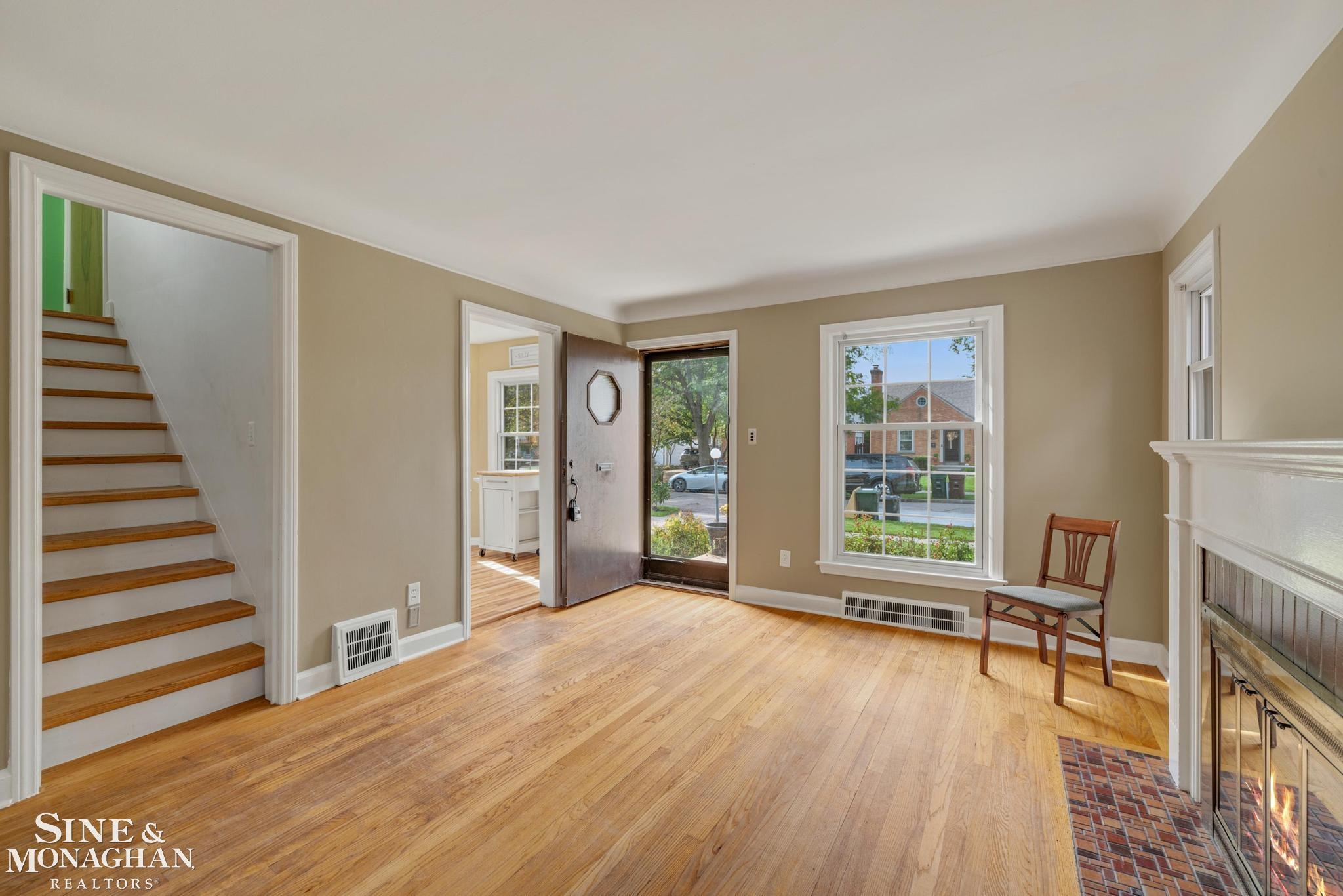 Photo 1 of Single family home for sale at 1242 Roslyn Rd, Grosse Pointe Woods, MI 48236 | MLS# 58050223737 | Listing updated on 2026-10-03