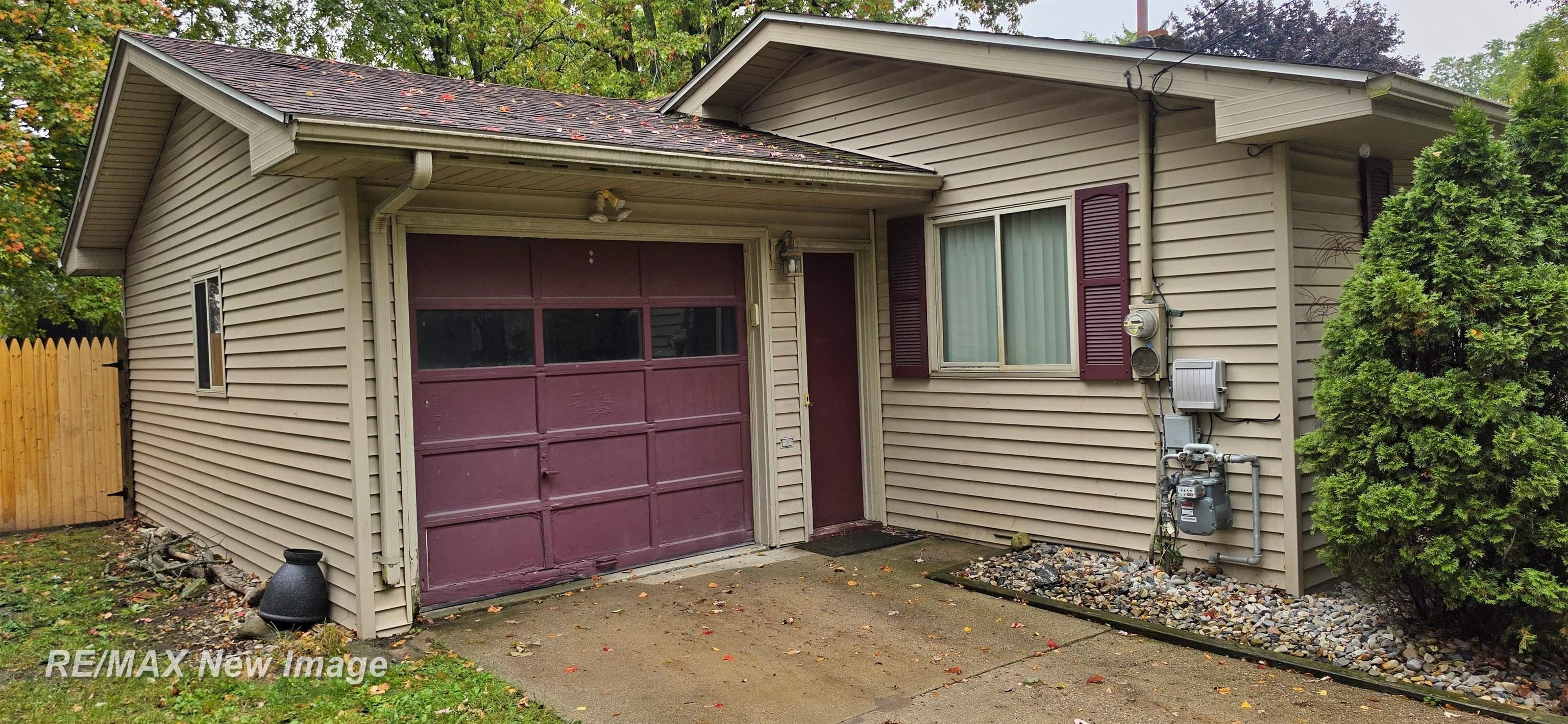 Photo 3 of Single family home for sale at 1908 Oxford St, Saginaw, MI 48602 | MLS# 61050223749 | Listing updated on 2026-10-02