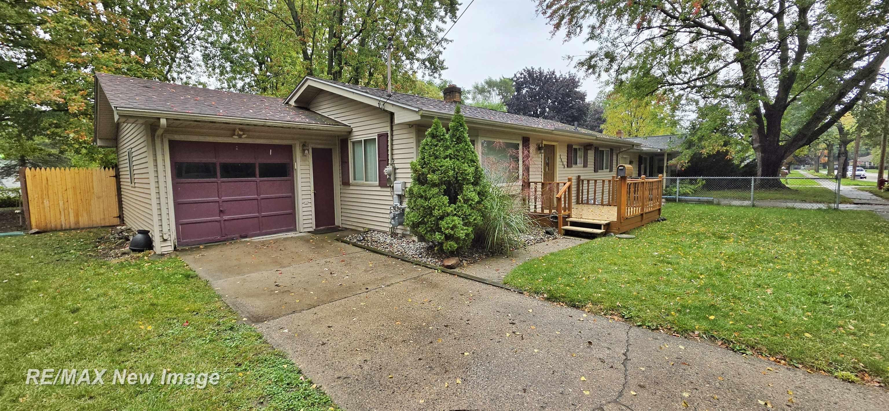 Photo 4 of Single family home for sale at 1908 Oxford St, Saginaw, MI 48602 | MLS# 61050223749 | Listing updated on 2026-10-02