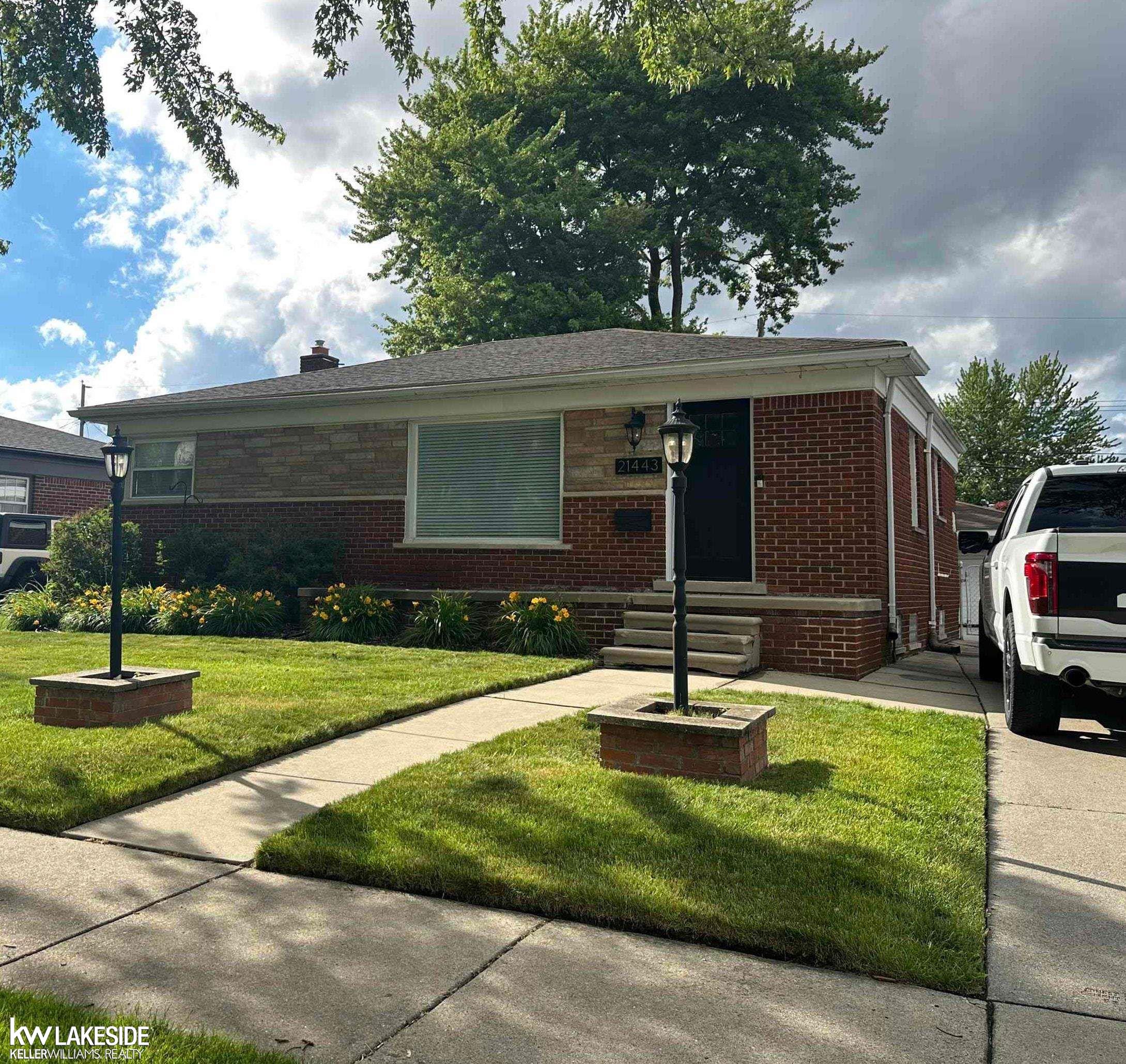 Photo 2 of Single family home for sale at 21443 Arrowhead St, Saint Clair Shores, MI 48082 | MLS# 58050223754 | Listing updated on 2026-10-03