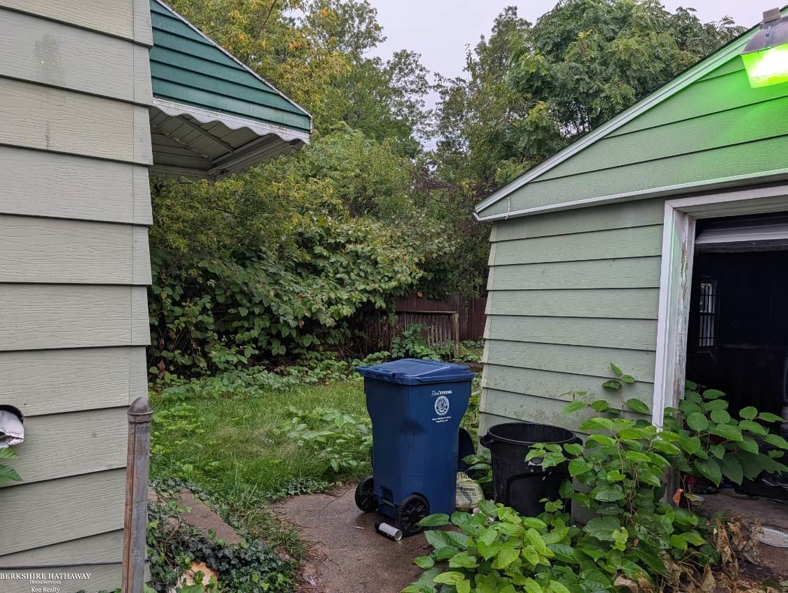 Photo 2 of Single family home for sale at 1175 E Home St, Flint, MI 48505 | MLS# 58050223755 | Listing updated on 2026-10-03
