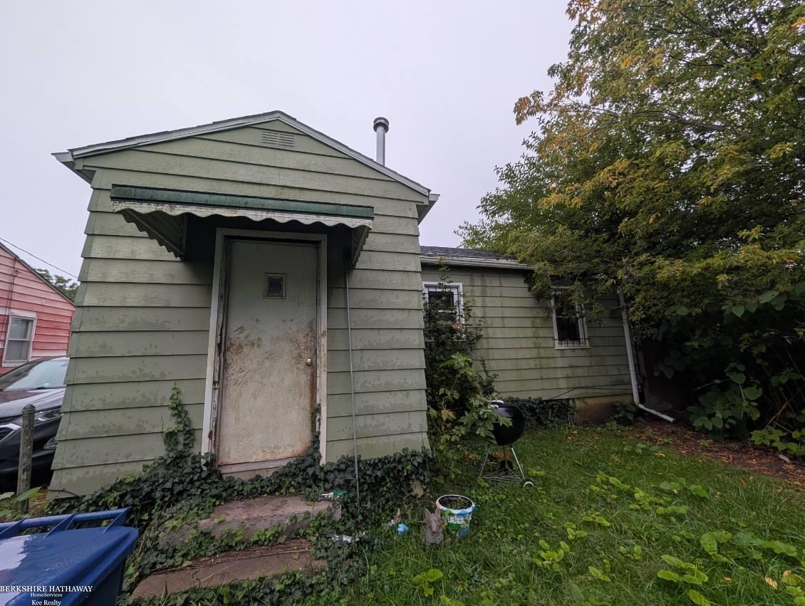 Photo 3 of Single family home for sale at 1175 E Home St, Flint, MI 48505 | MLS# 58050223755 | Listing updated on 2026-10-03