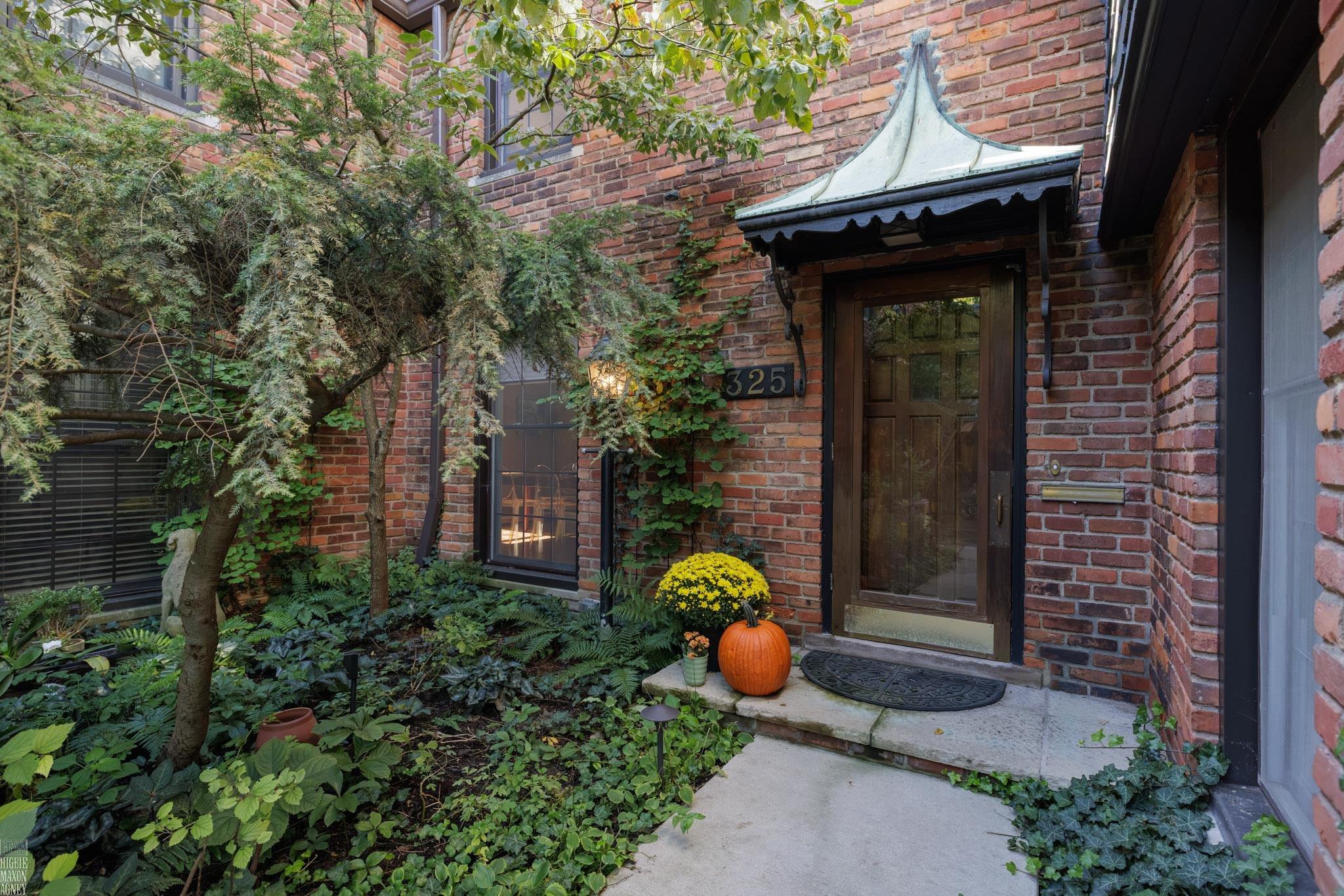 Listing Photo 3 - Condo for sale in building located at 325 Rivard Blvd, Grosse Pointe, MI 48230